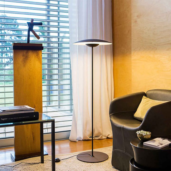 Ginger P golvlampa, wenge, svart stålstativ Marset