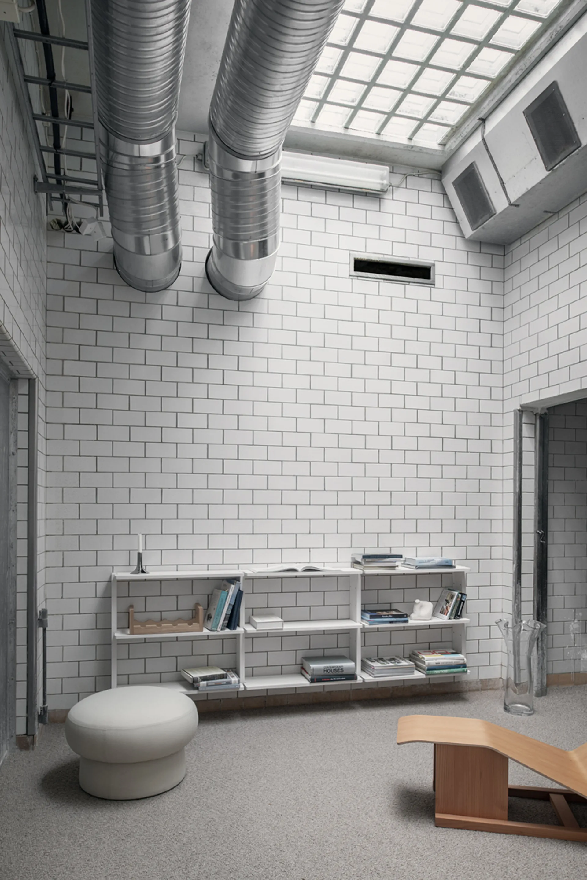 Gridlock - S2-A6-0 vägghylla, White stained Ash Massproductions