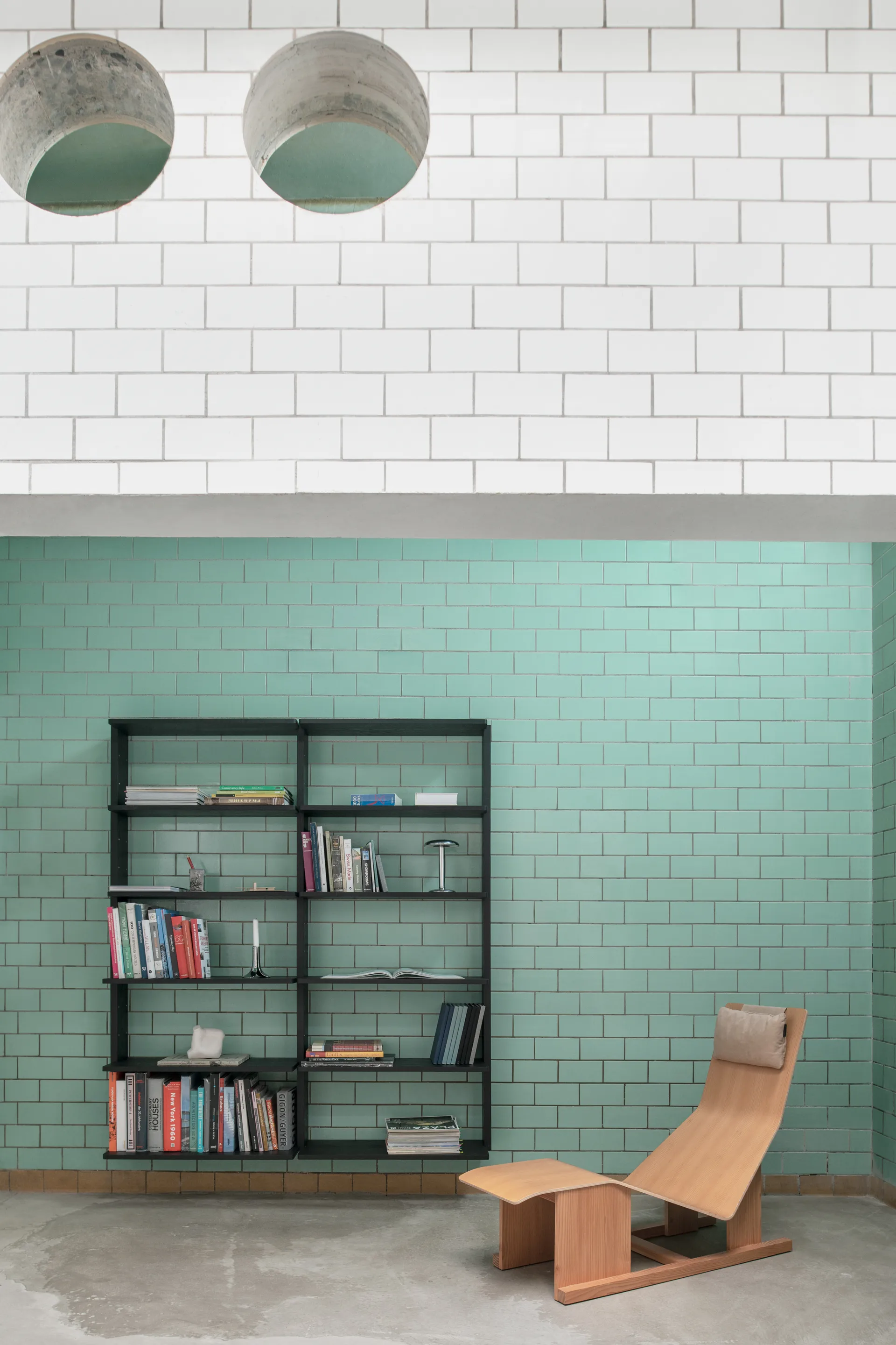 Gridlock - T2-A12-0 vägghylla, Black stained Ash Massproductions