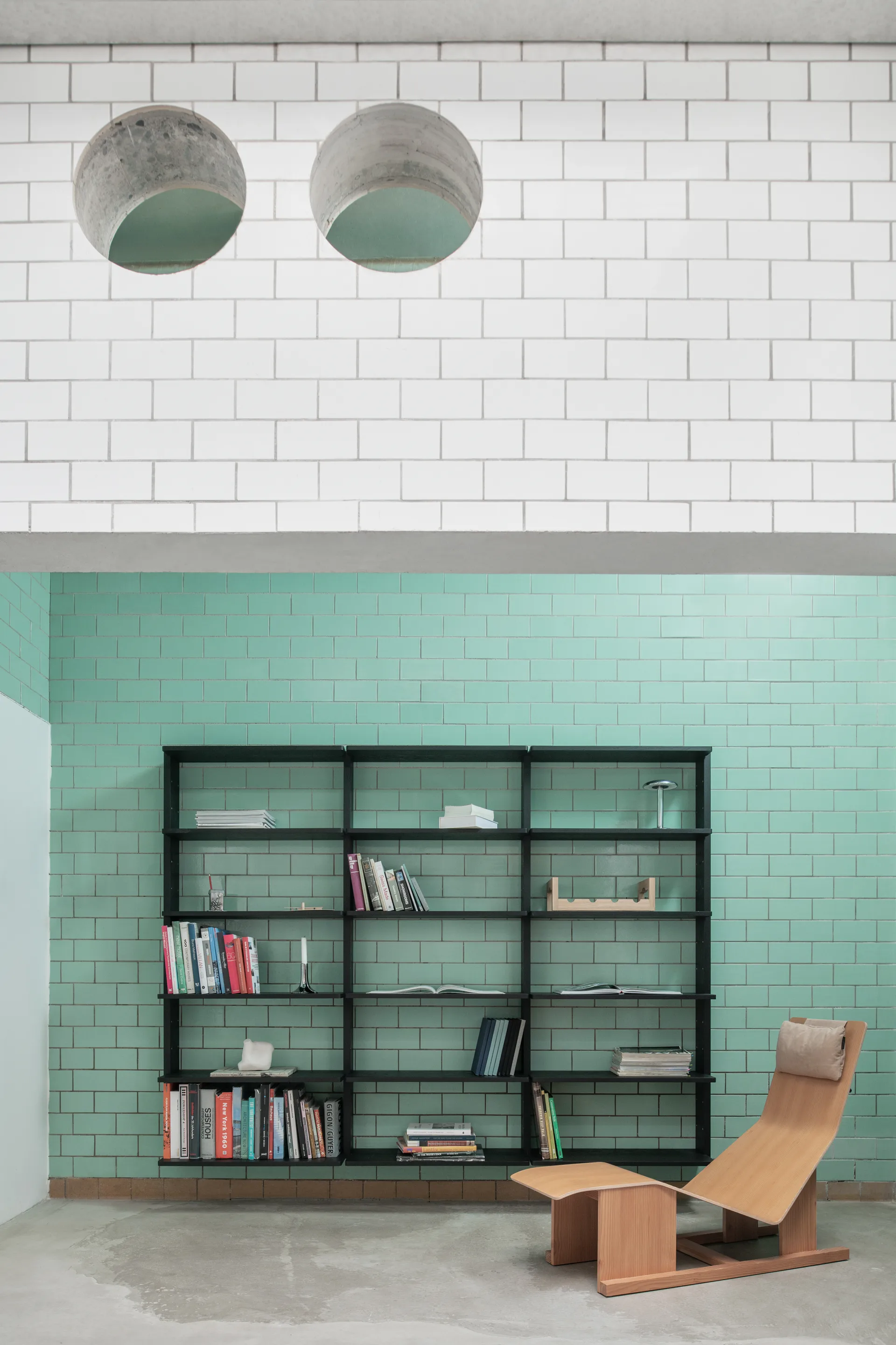 Gridlock - T3-A9-A9 vägghylla, Black stained Ash Massproductions