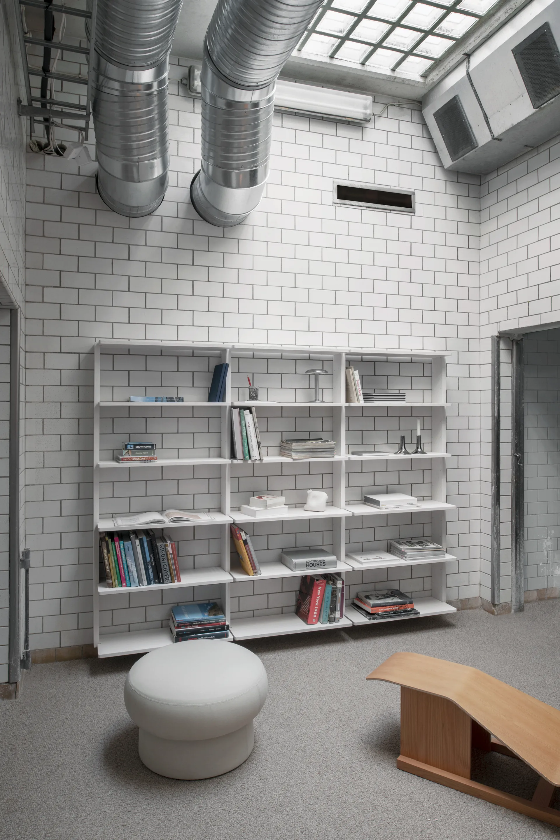 Gridlock - T3-A9-A9 vägghylla, White stained Ash Massproductions