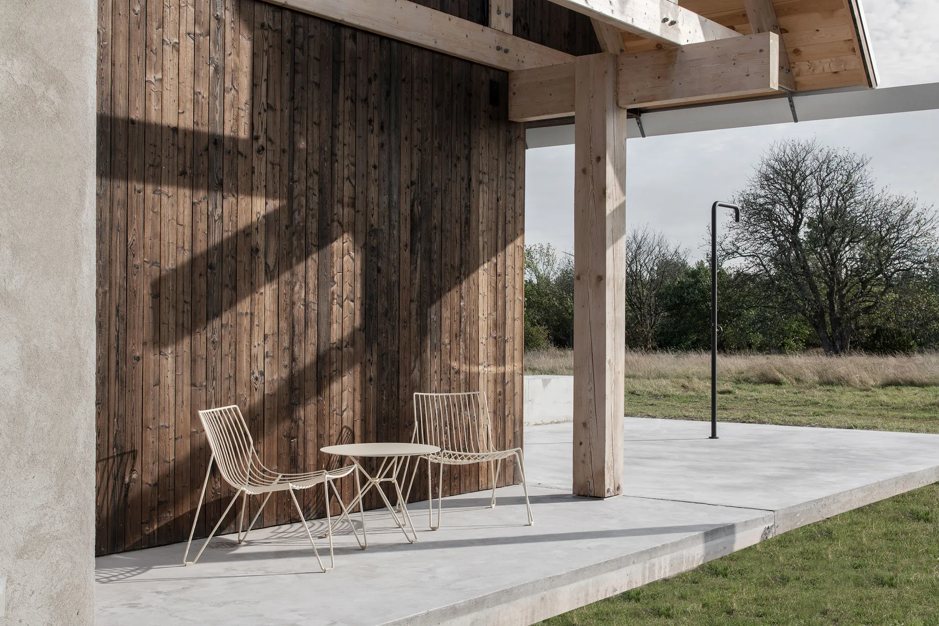 Tio sidobord Ø60 cm, Ivory Massproductions