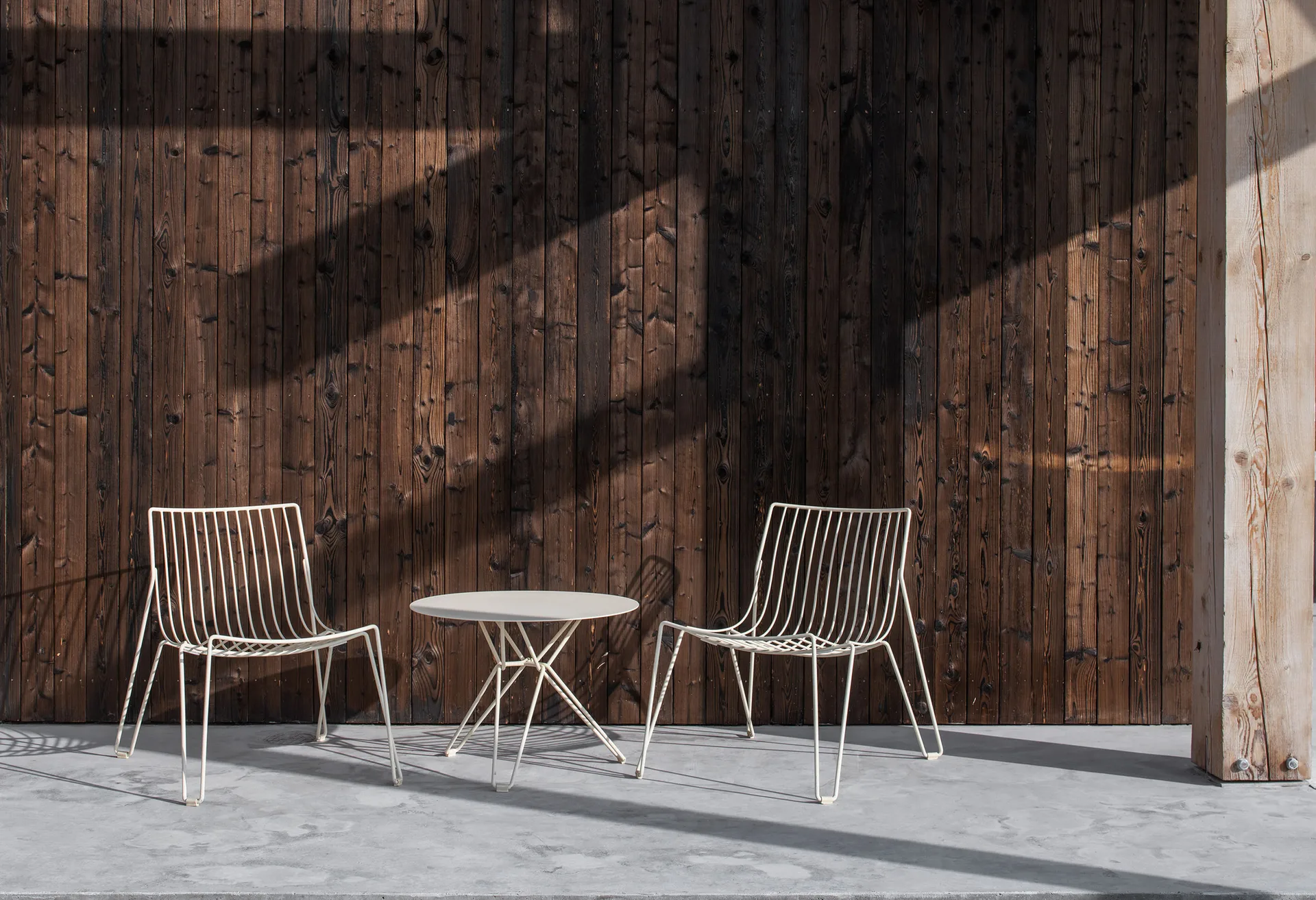 Tio sidobord Ø60 cm, Ivory Massproductions