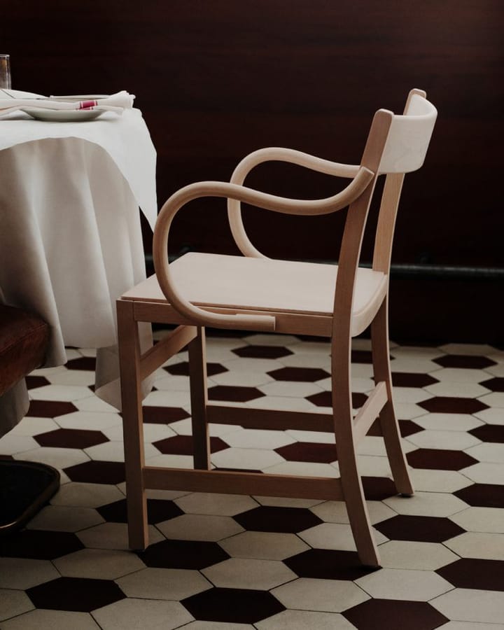Waiter XL fåtölj, Vitoljad bok Massproductions