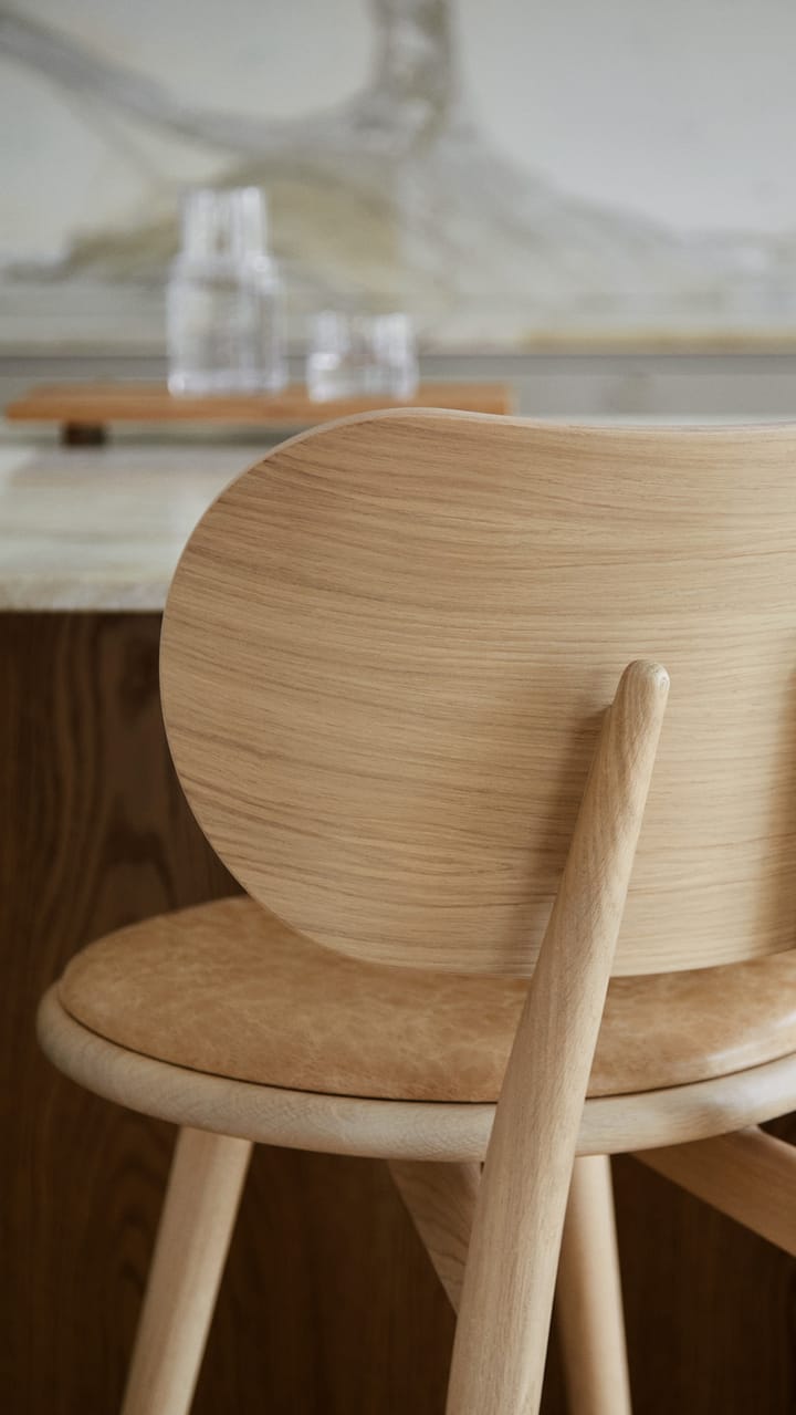 Mater High Stool Backrest barstol låg, läder natural, mattlackat ekstativ Mater