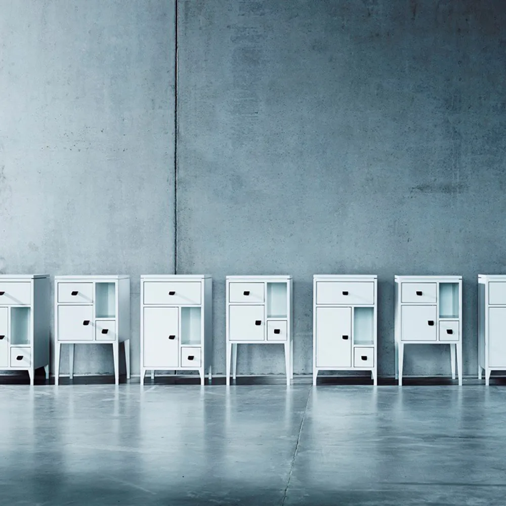 Abisko höga ben sängbord, white, handtag i brunt älgskinn cm Mavis