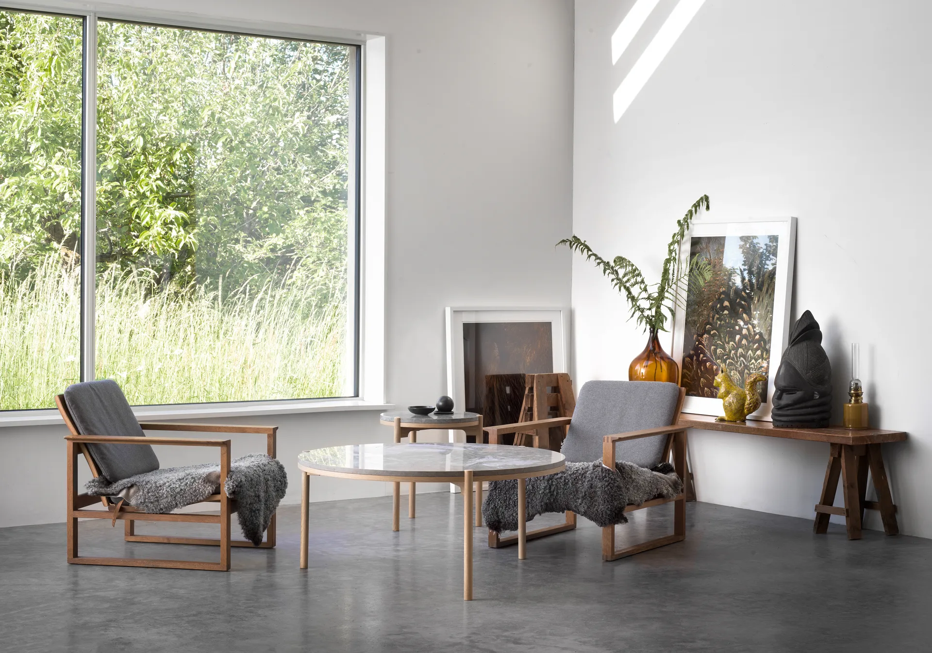 Dondo sidobord vitpigmenterad ek Ø45 cm, Slipad kalksten Mavis