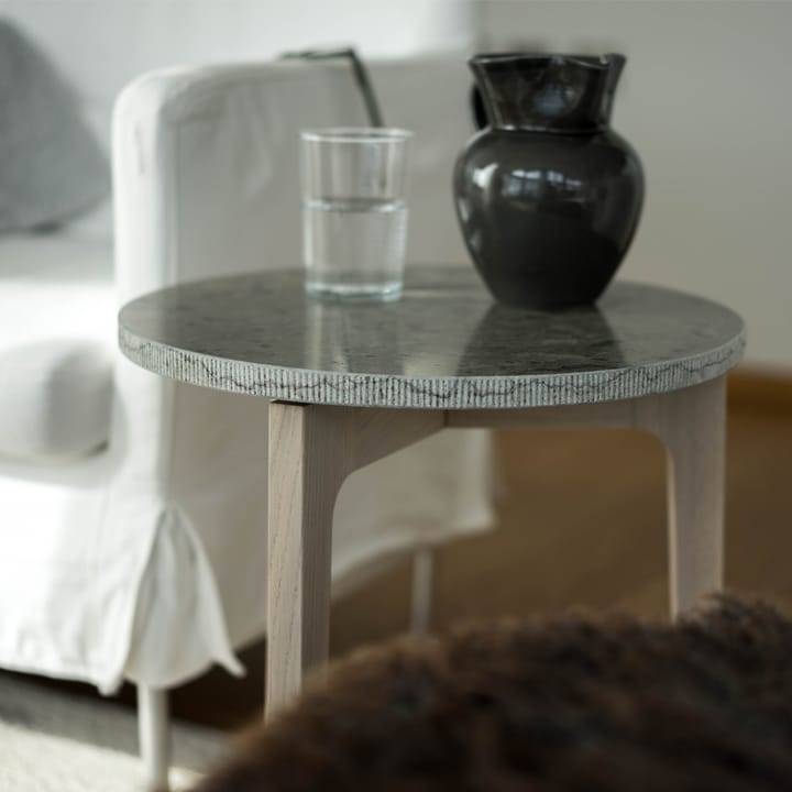 Höllviken sidobord - kalksten, vitpigmenterade ekben - Mavis