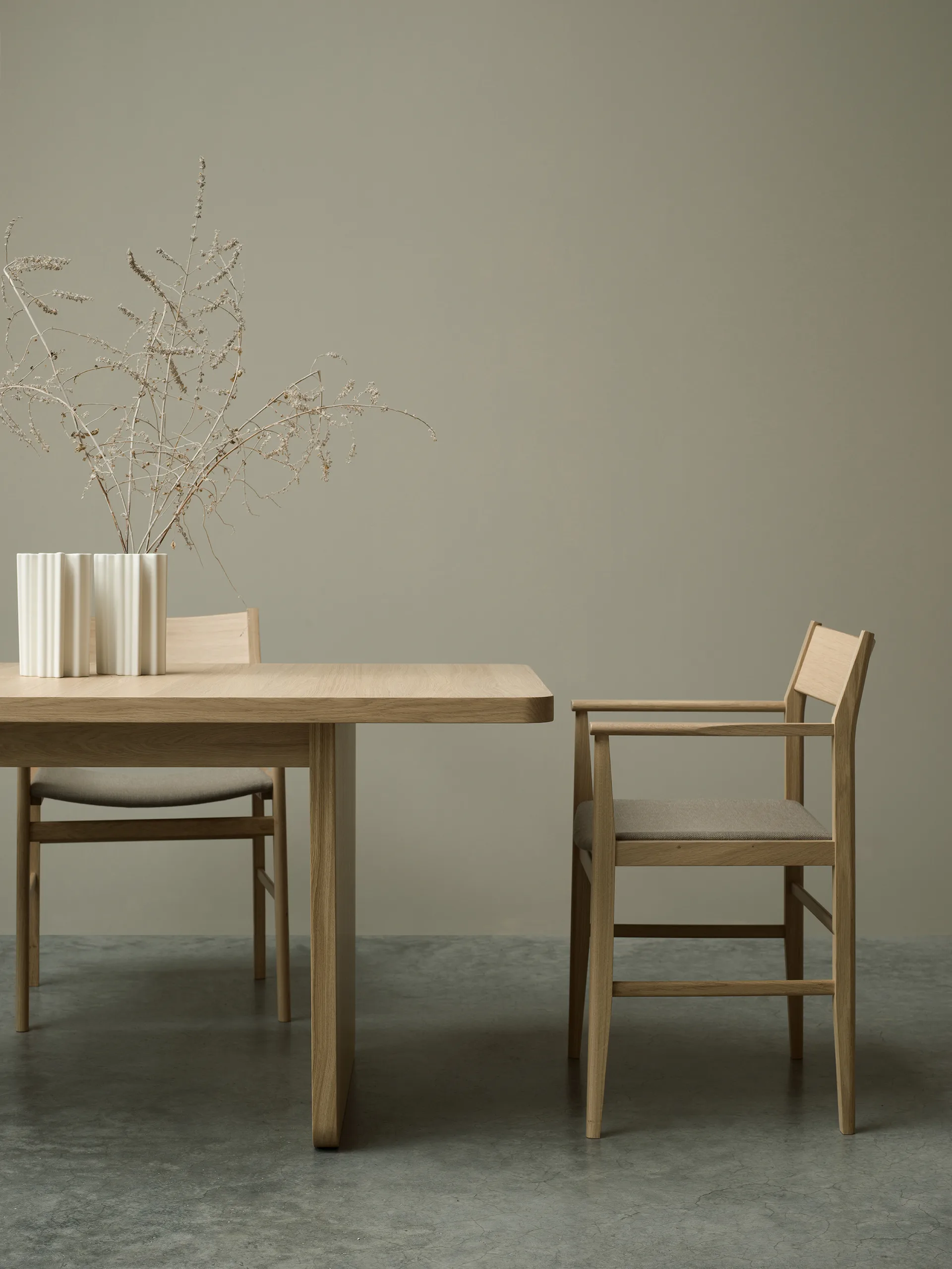 Vaud matbord, Vitpigmenterad ek, 2 st ilägg Mavis