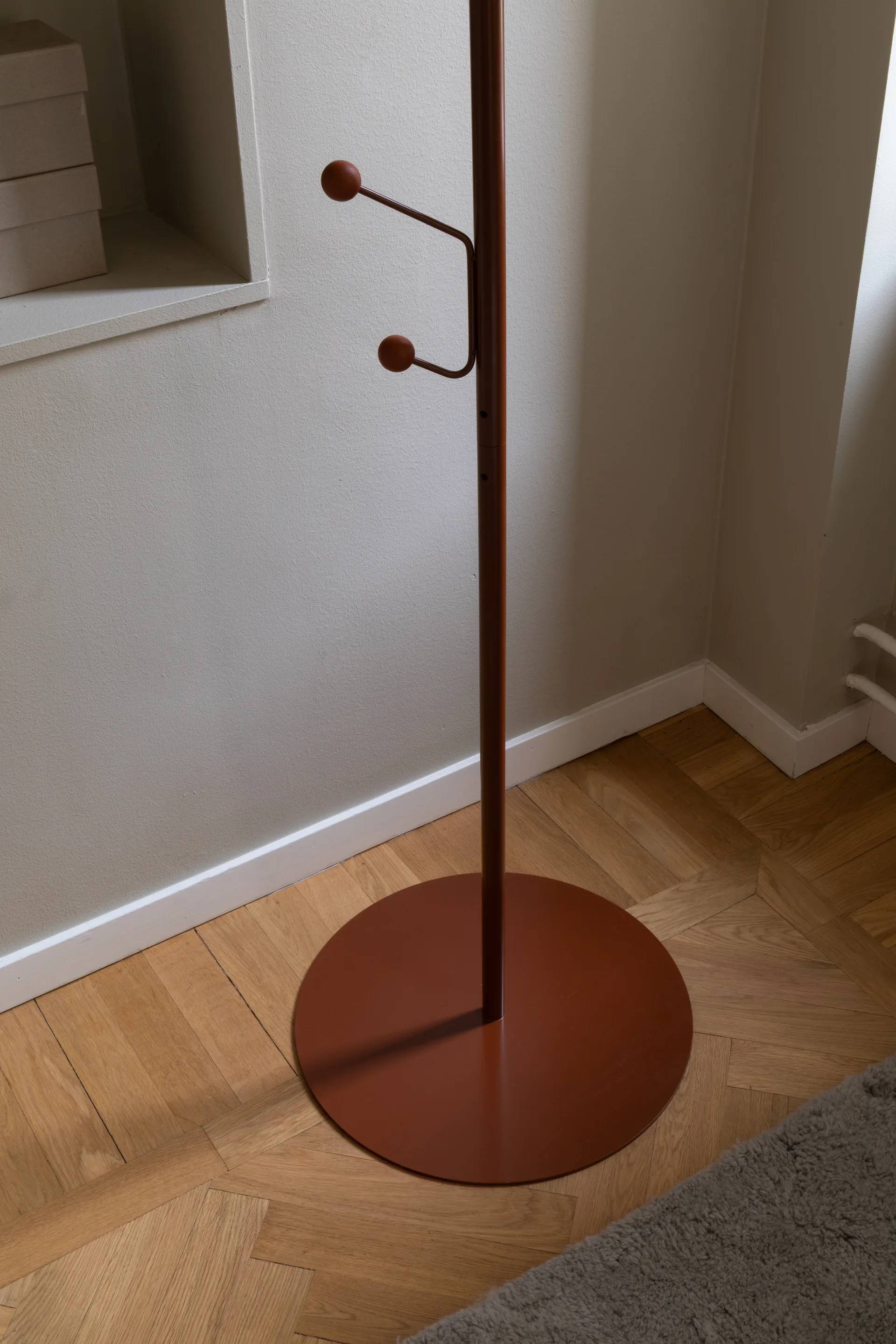 Bill Floor klädhängare, Cinnamon Maze