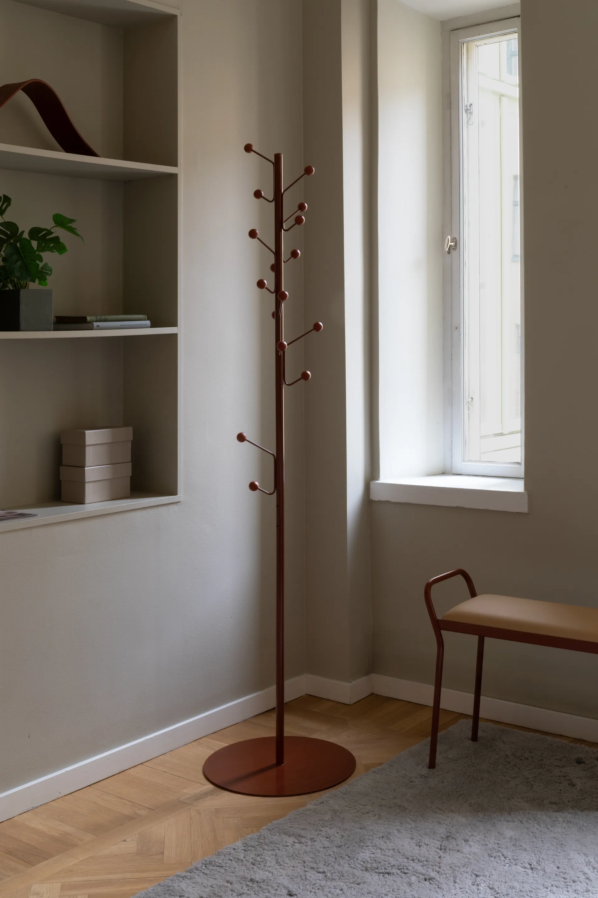 Bill Floor klädhängare, Cinnamon Maze