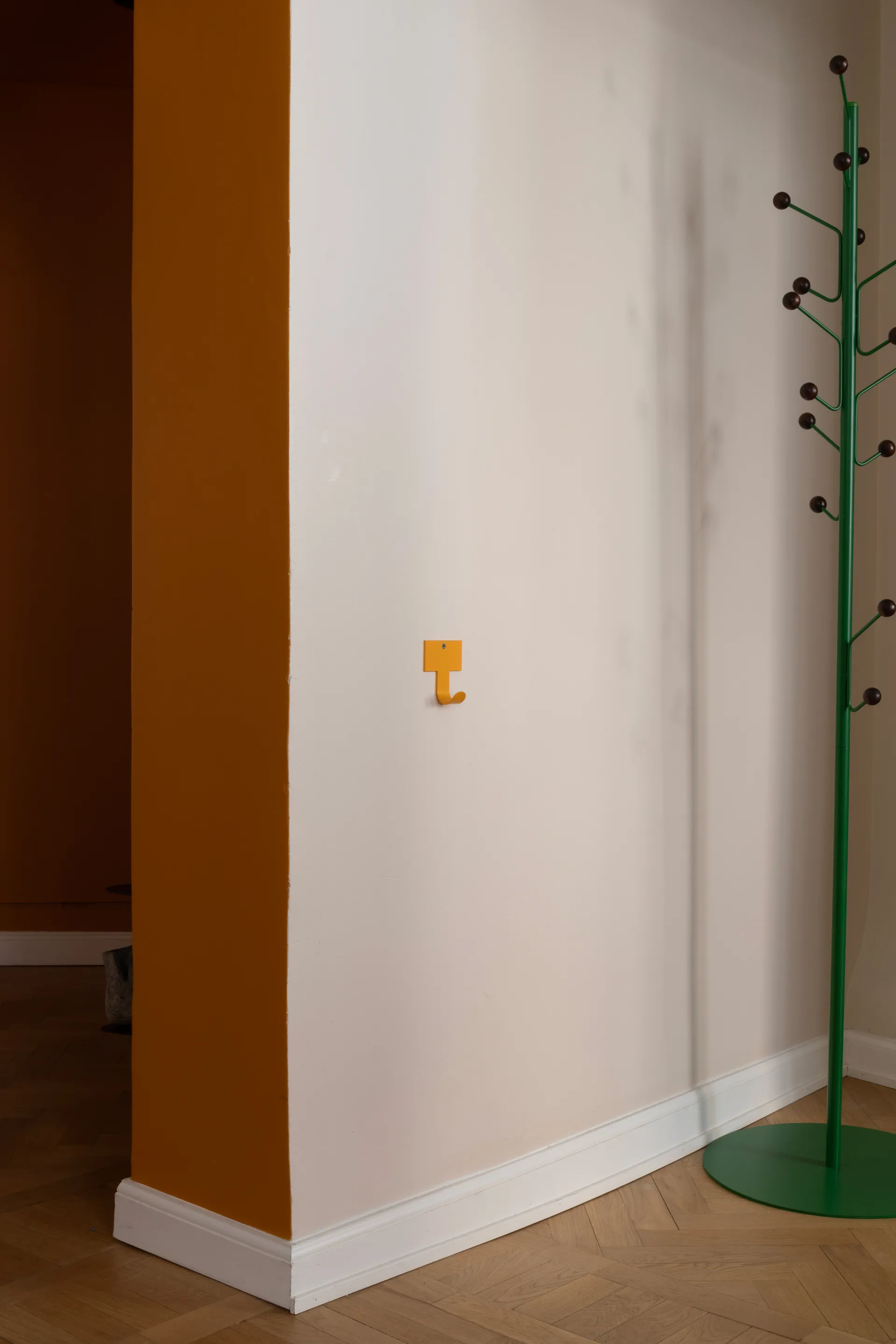 Bill Floor klädhängare, Grön-mörkbrun Maze