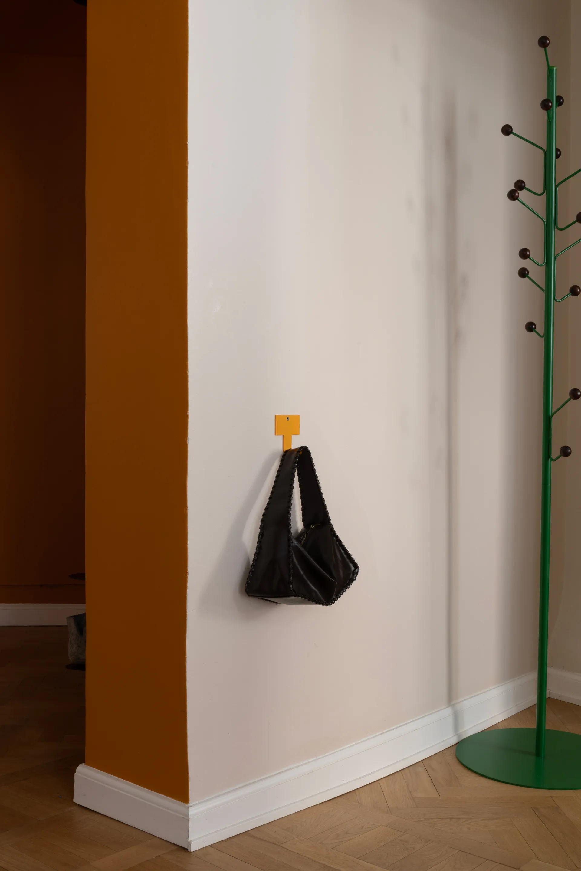 Bill Floor klädhängare, Grön-mörkbrun Maze