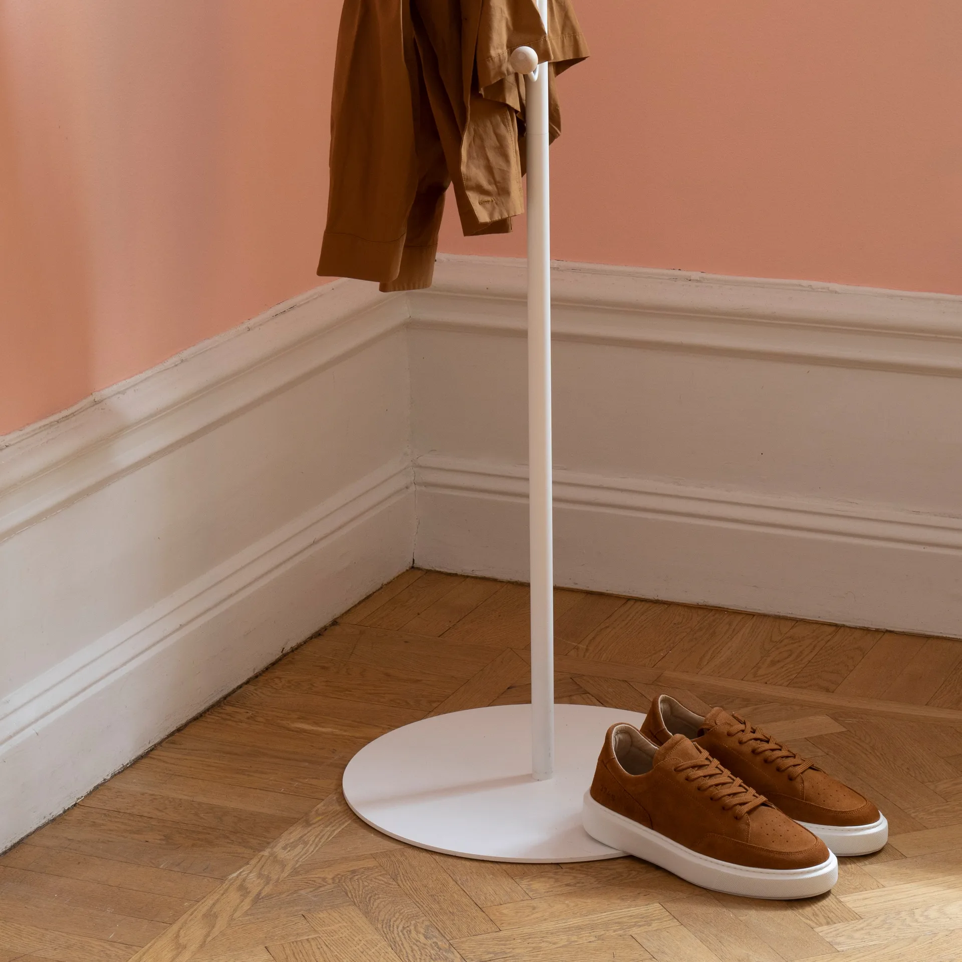 Bill Floor klädhängare, Vit Maze