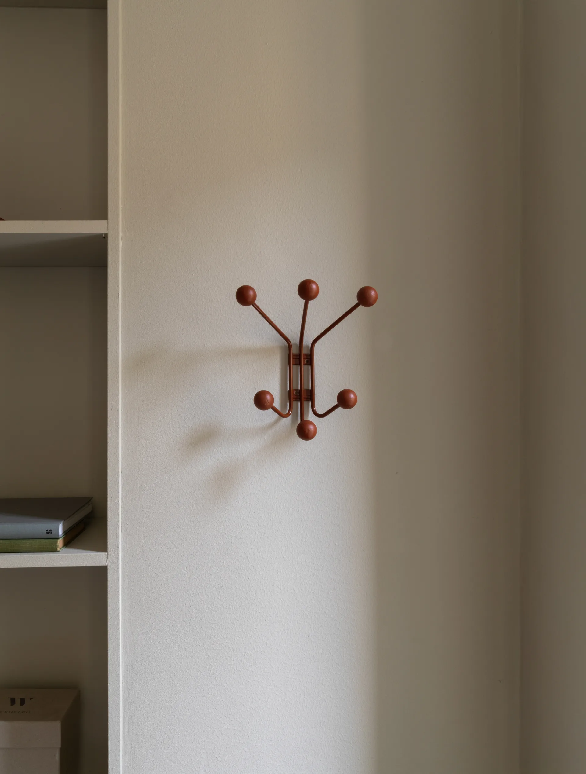 Bill XS klädhängare, Cinnamon Maze