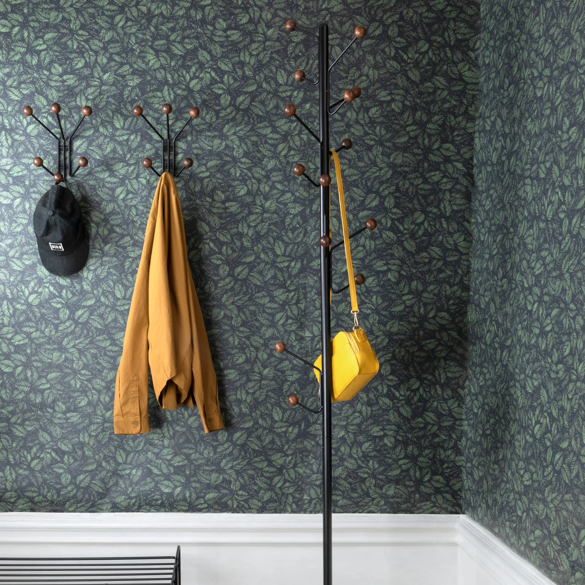 Bill XS klädhängare, Svart-mörkbrun Maze