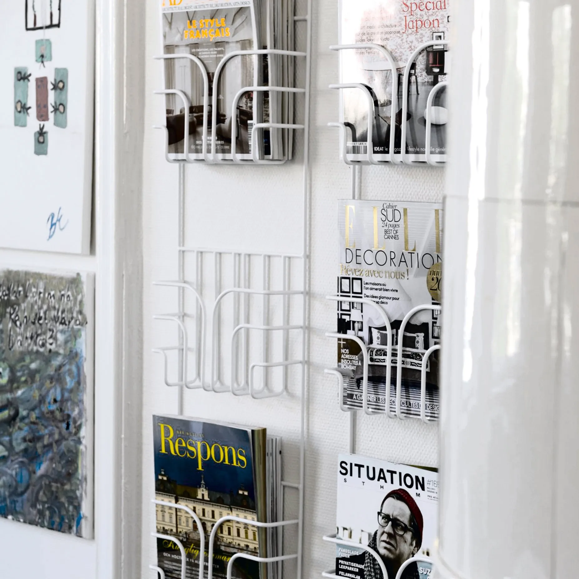 Now tidningsställ, vit Maze