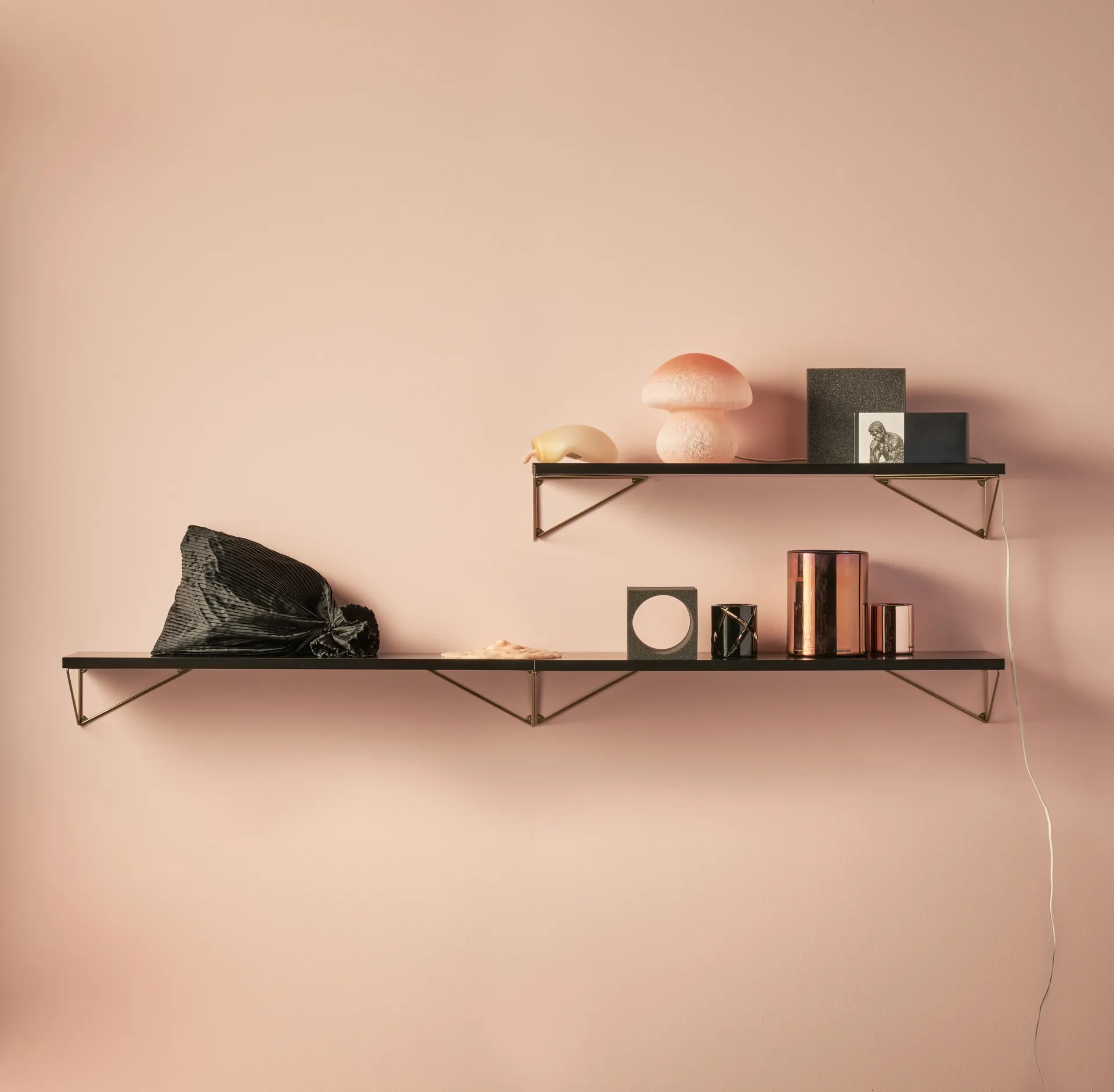 Pythagoras Shelf hyllplan, svart Maze