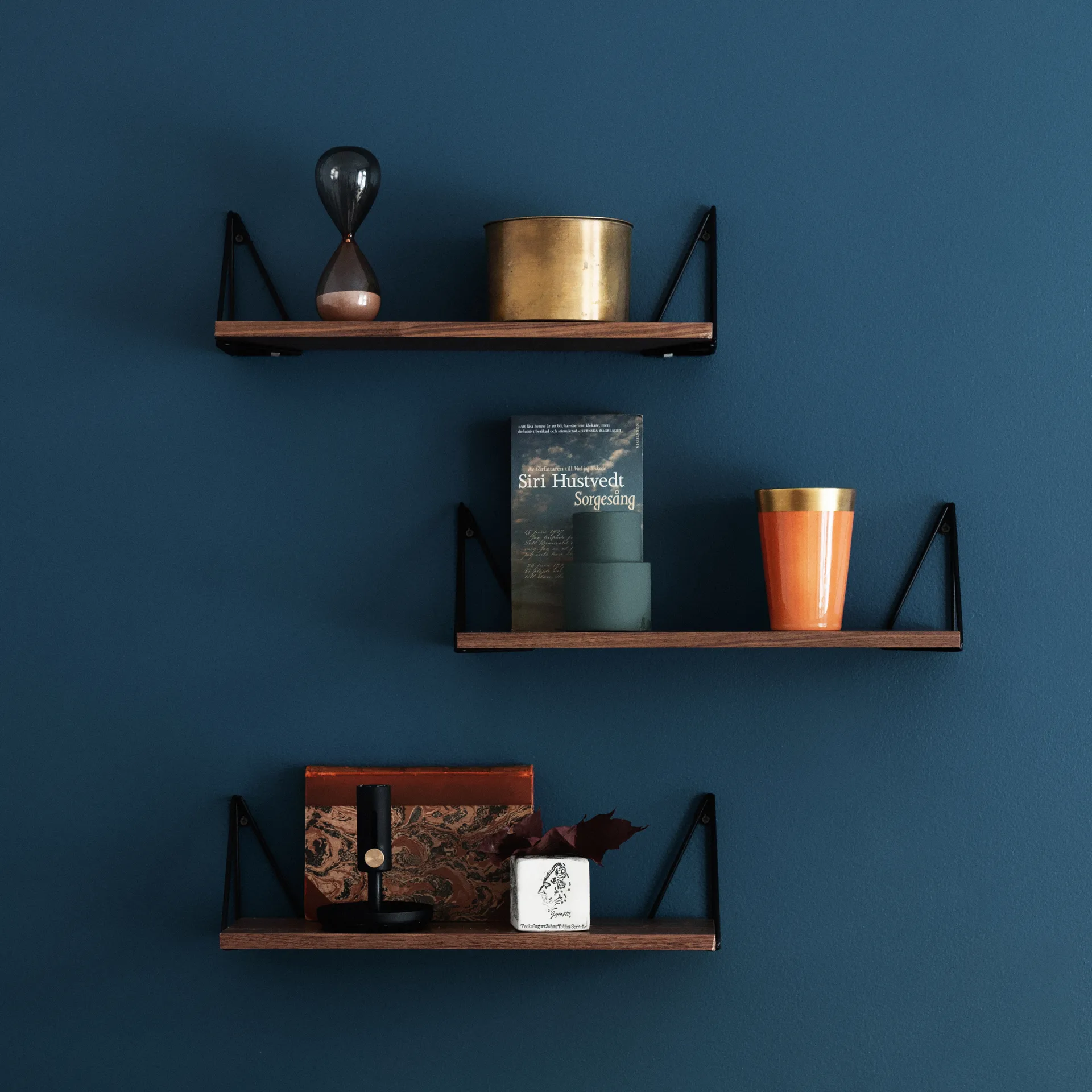 Pythagoras XS hylla, valnöt, svart Maze