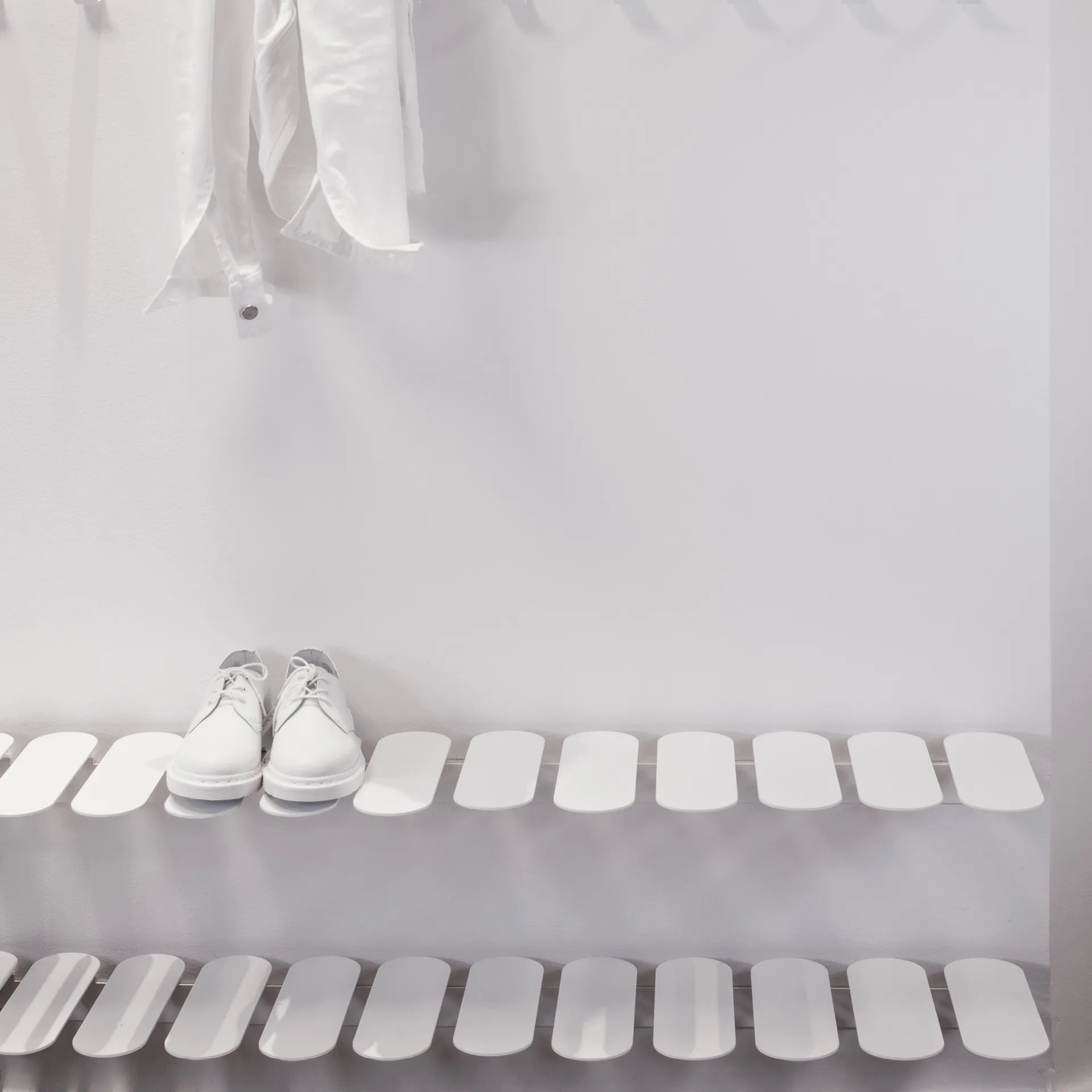 Step skohylla, vit Maze