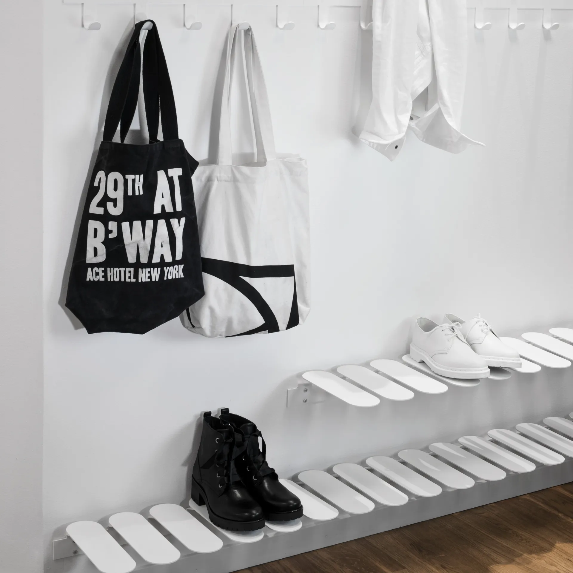 Step skohylla, vit Maze