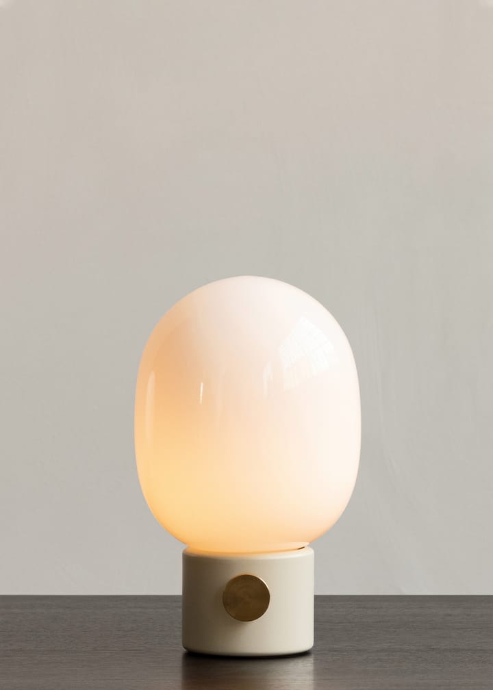 JWDA bordslampa - Alabaster white - MENU