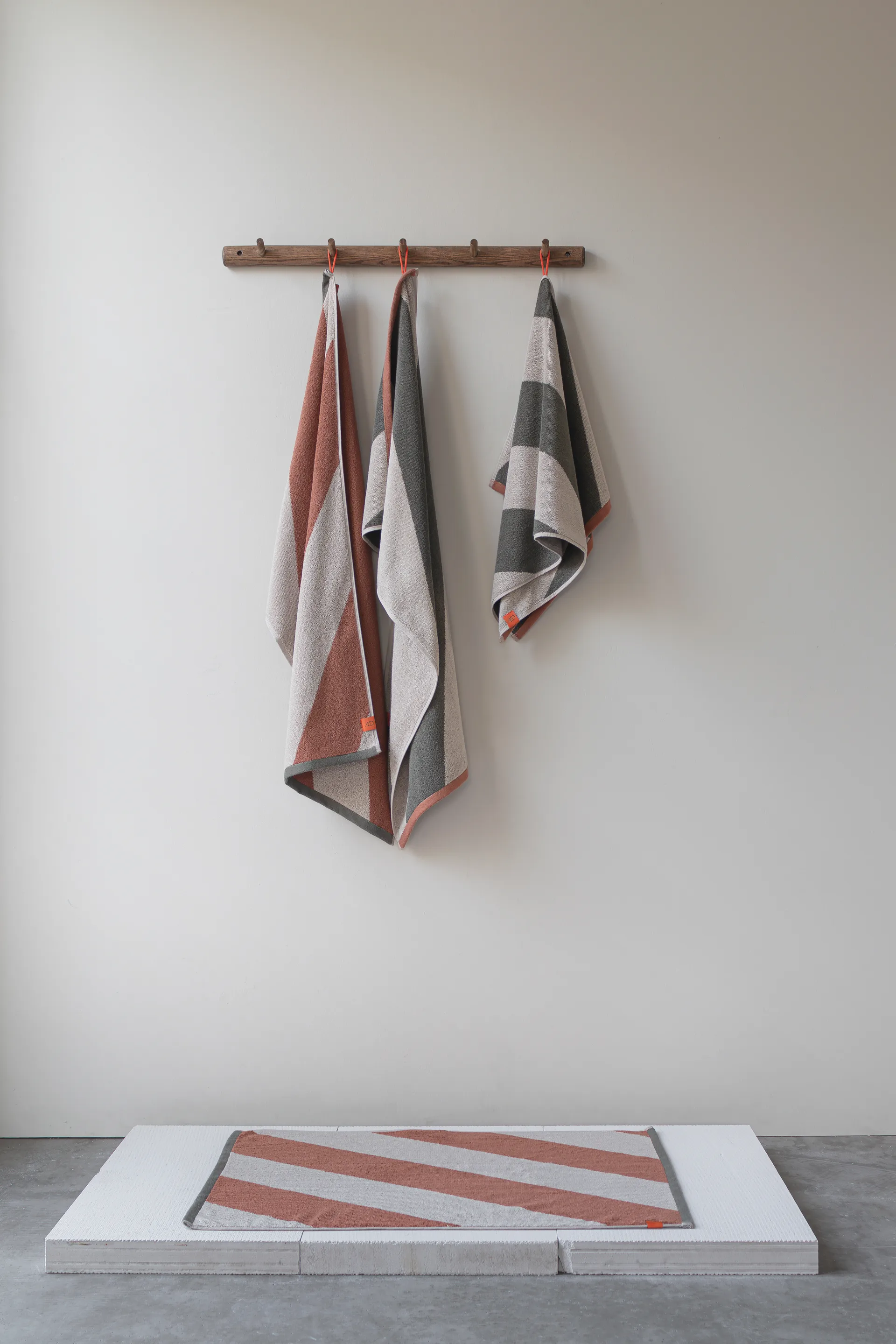 Diagonal gästhandduk 40x55 cm 2-pack, Dark olive Mette Ditmer