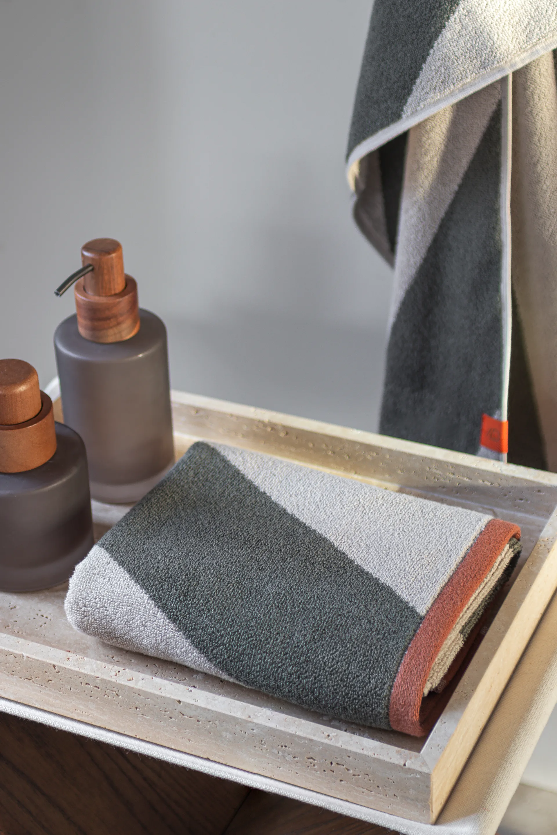 Diagonal handduk, Dark olive, 50x90 cm Mette Ditmer