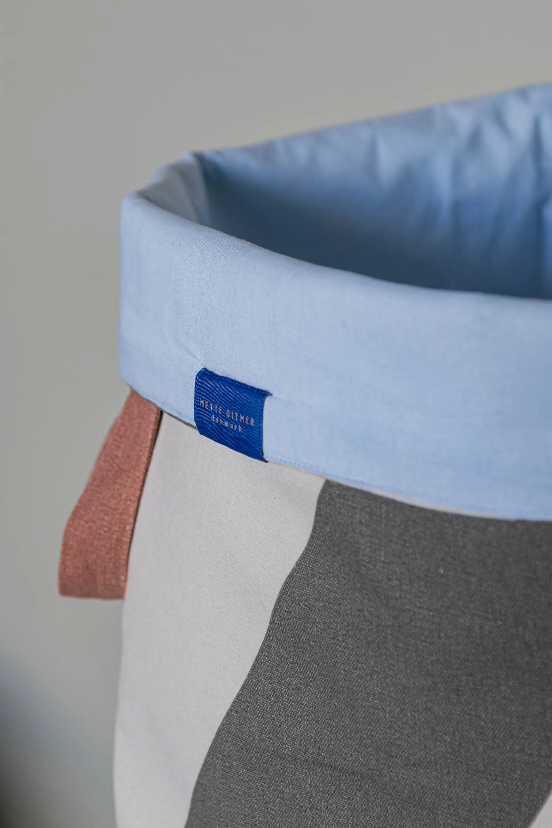 Diagonal tvättkorg Ø40x50 cm, Dark olive-sand Mette Ditmer