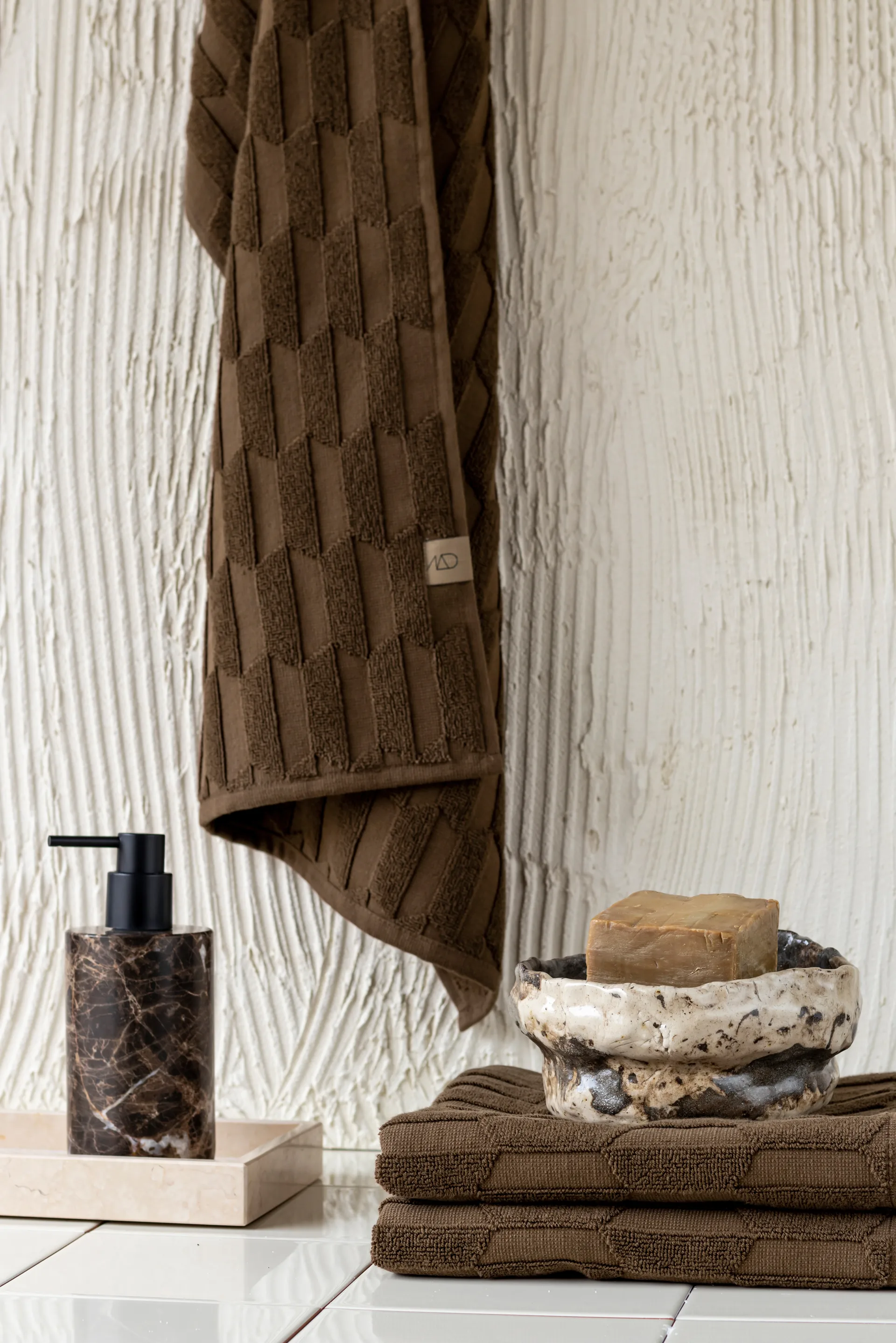 Geo handduk 50x95 cm, Chocolate Mette Ditmer