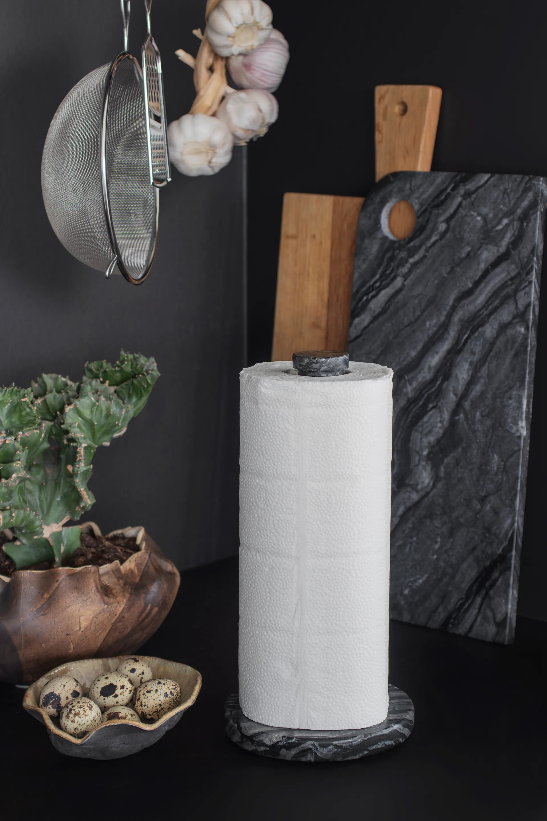 Marble hushållspappershållare, Black-grey Mette Ditmer