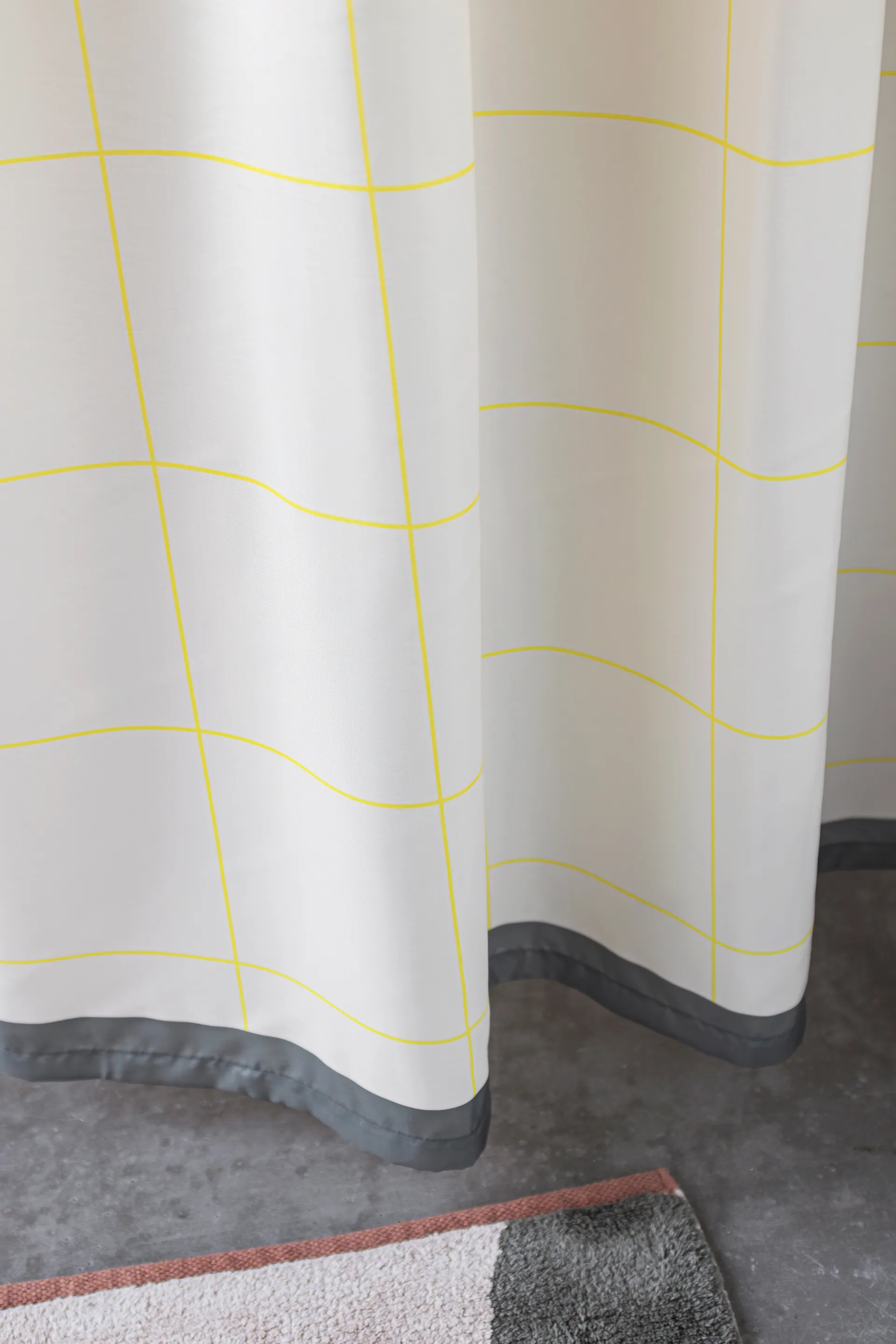 Mesh duschdraperi 150x200 cm, Yellow Mette Ditmer