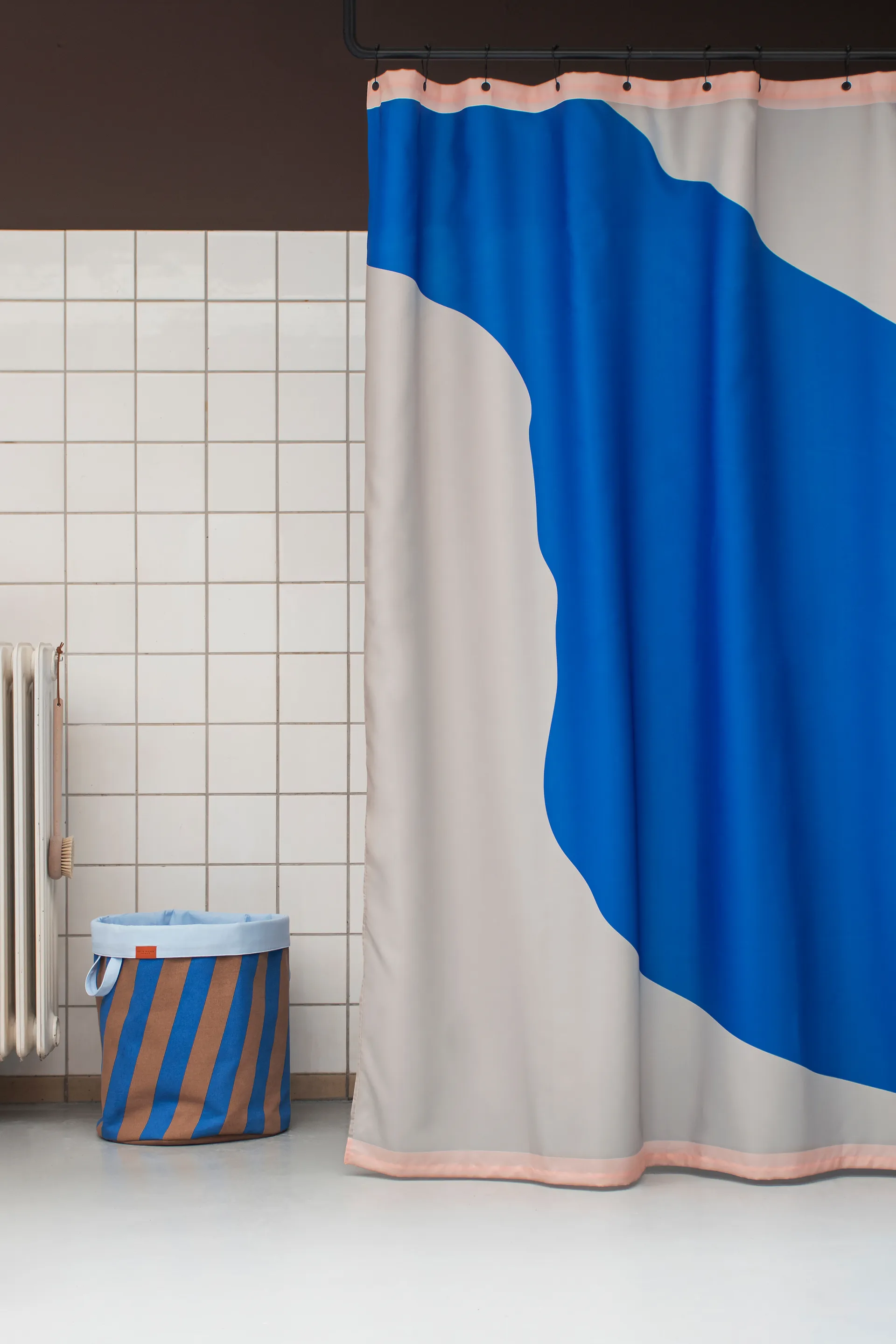 Nova Arte duschdraperi 150x200 cm, Light grey-cobalt Mette Ditmer