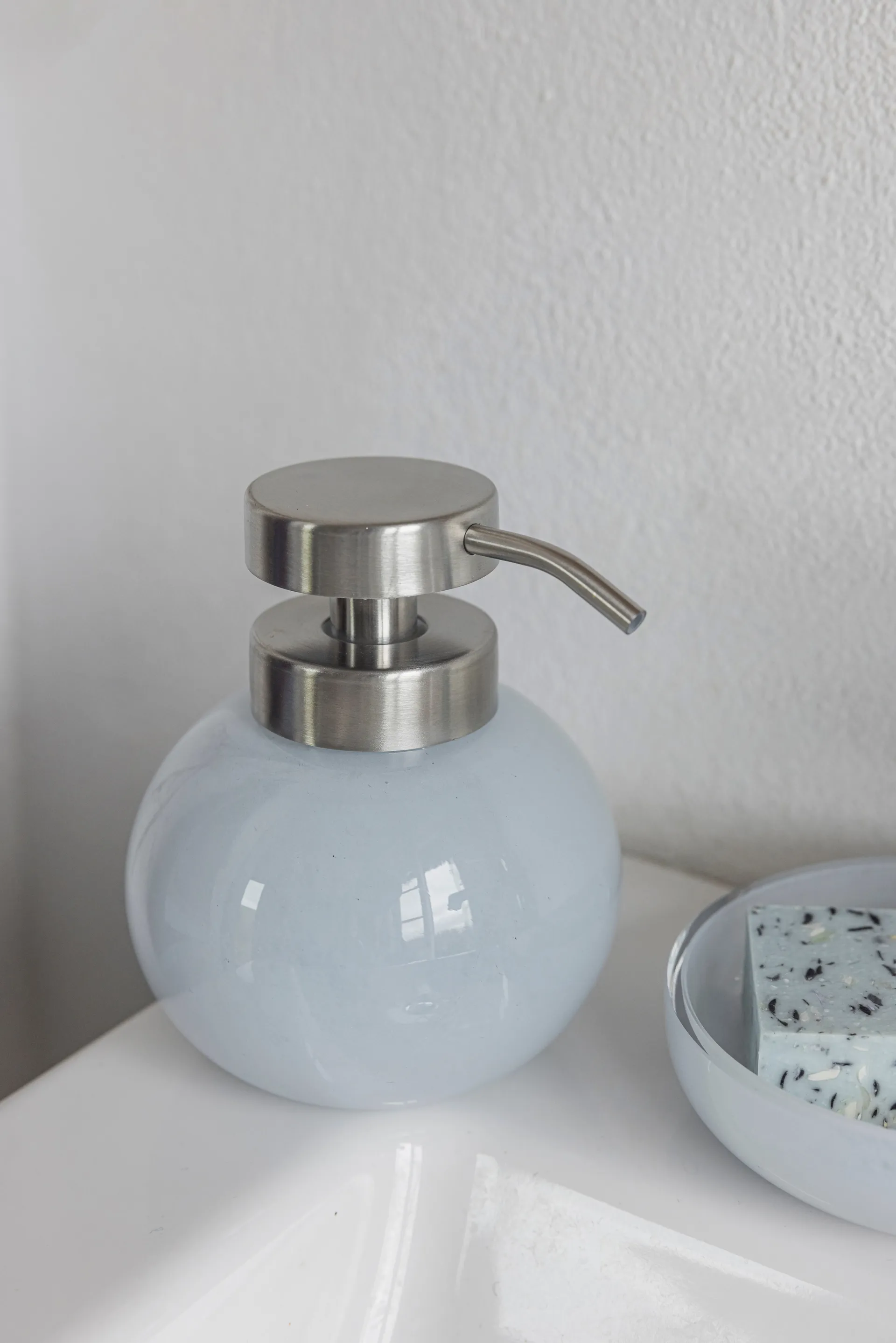 Opal tvålpump, Light blue Mette Ditmer