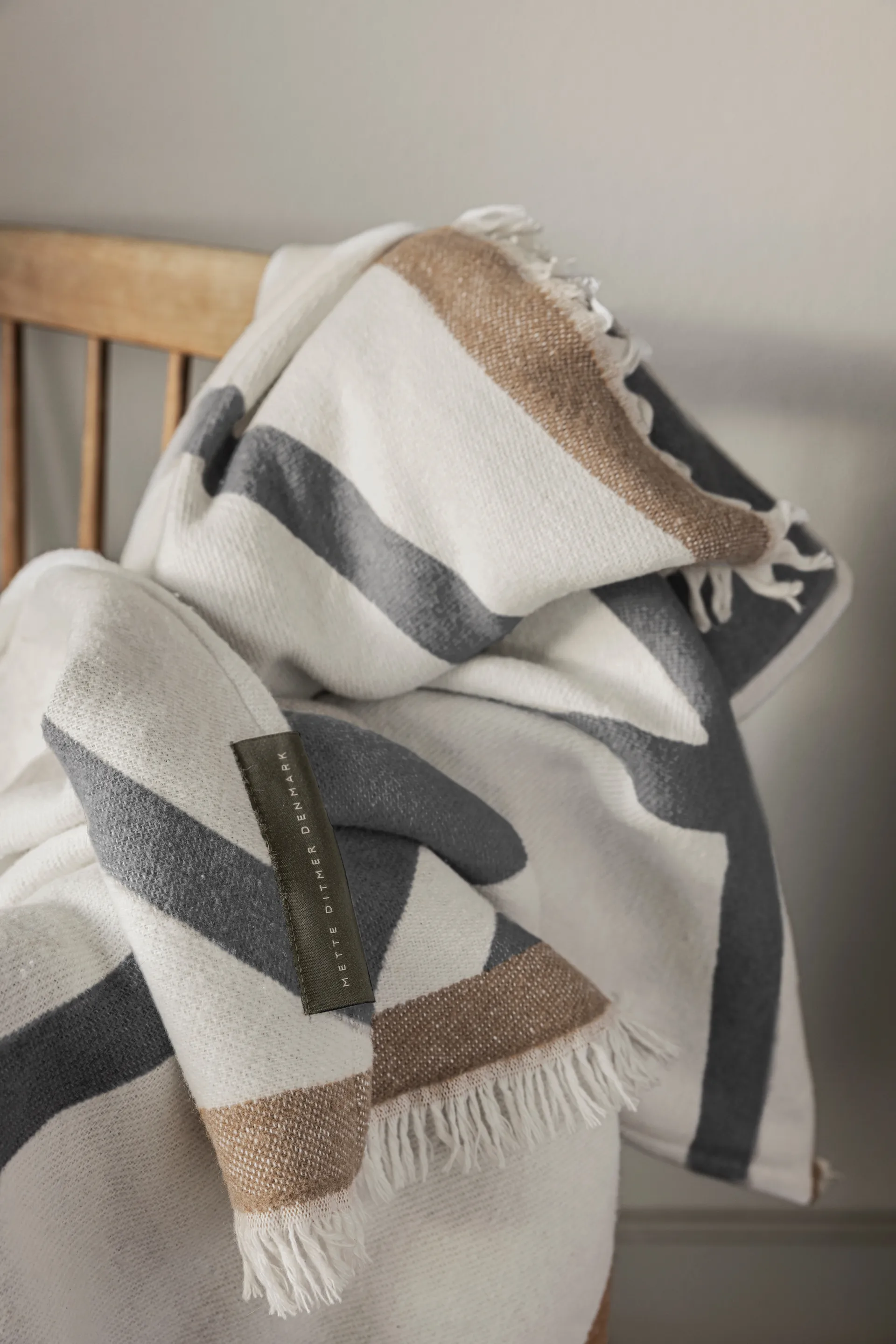 Shadow pläd, Off-white-grey, 130x175 cm Mette Ditmer