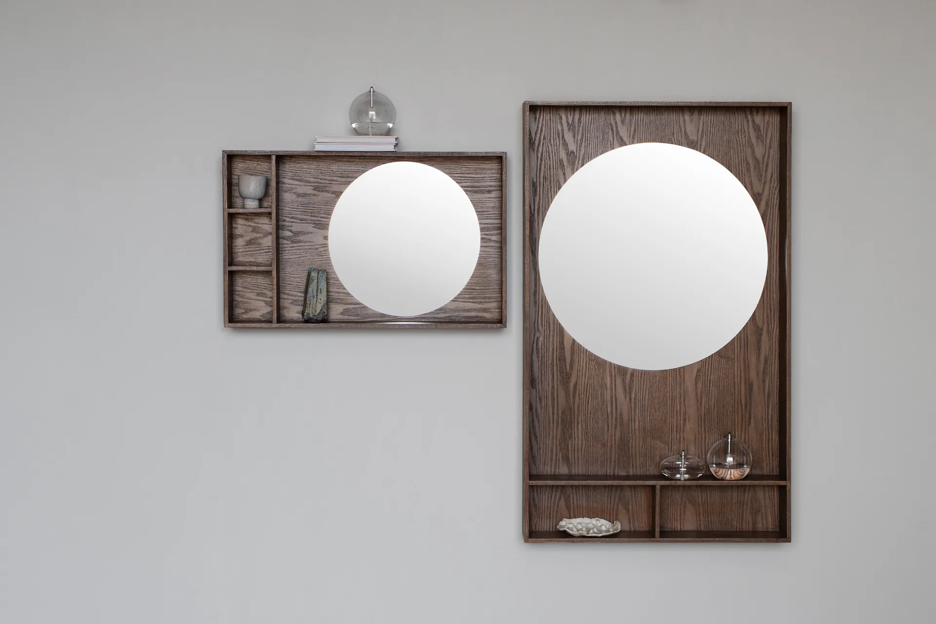 Show-me spegel med hylla large, Dark oiled Mette Ditmer