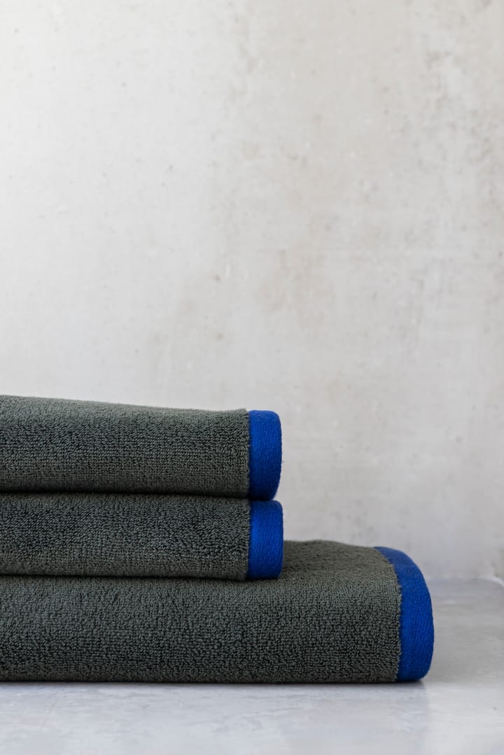 Soft badhandduk 70x133 cm, Dark olive-light blue Mette Ditmer