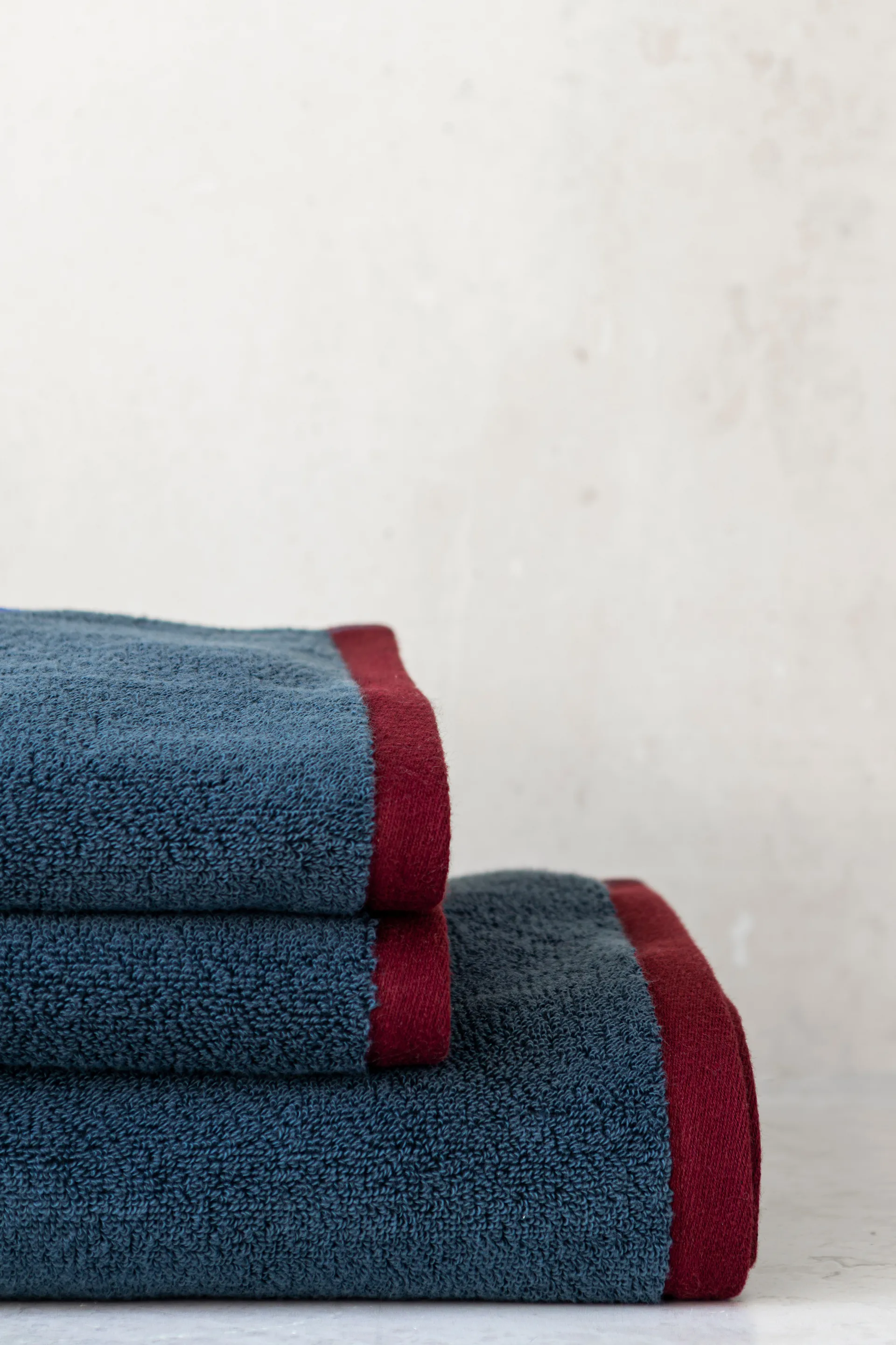 Soft badhandduk 70x133 cm, Midnight blue-light grey Mette Ditmer