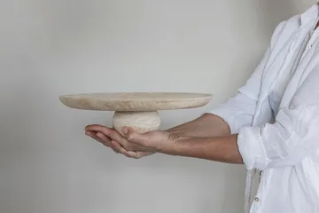 Travertin piedestal - Linen, Ø32x8,5 cm - Mette Ditmer