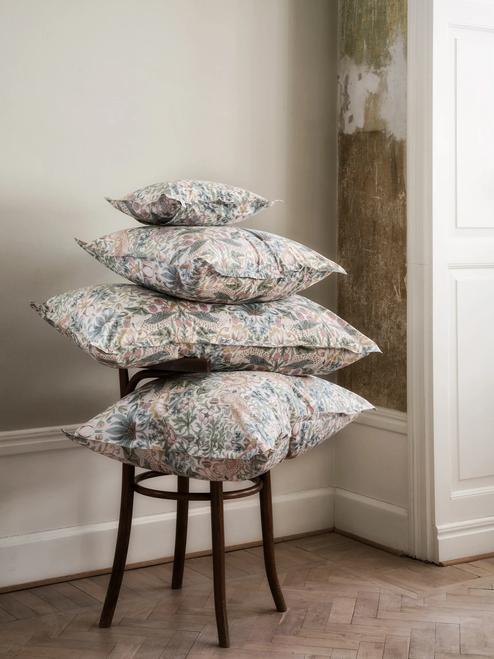 Morris & Co. Strawberry Thief Örngott, Grön, 50x60 cm Mille Notti