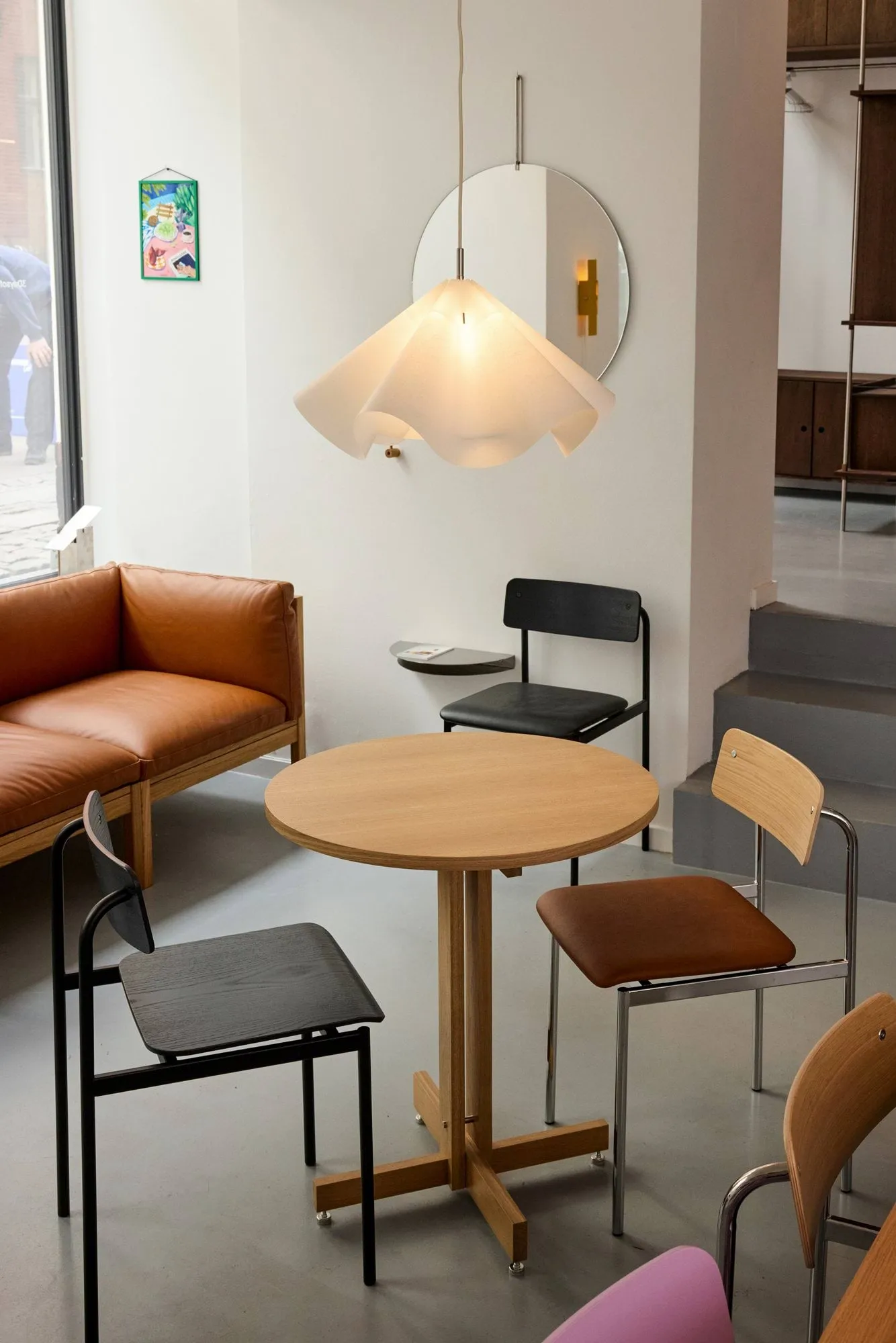 KUMU cafébord, Oljad ek, Ø65 cm MOEBE