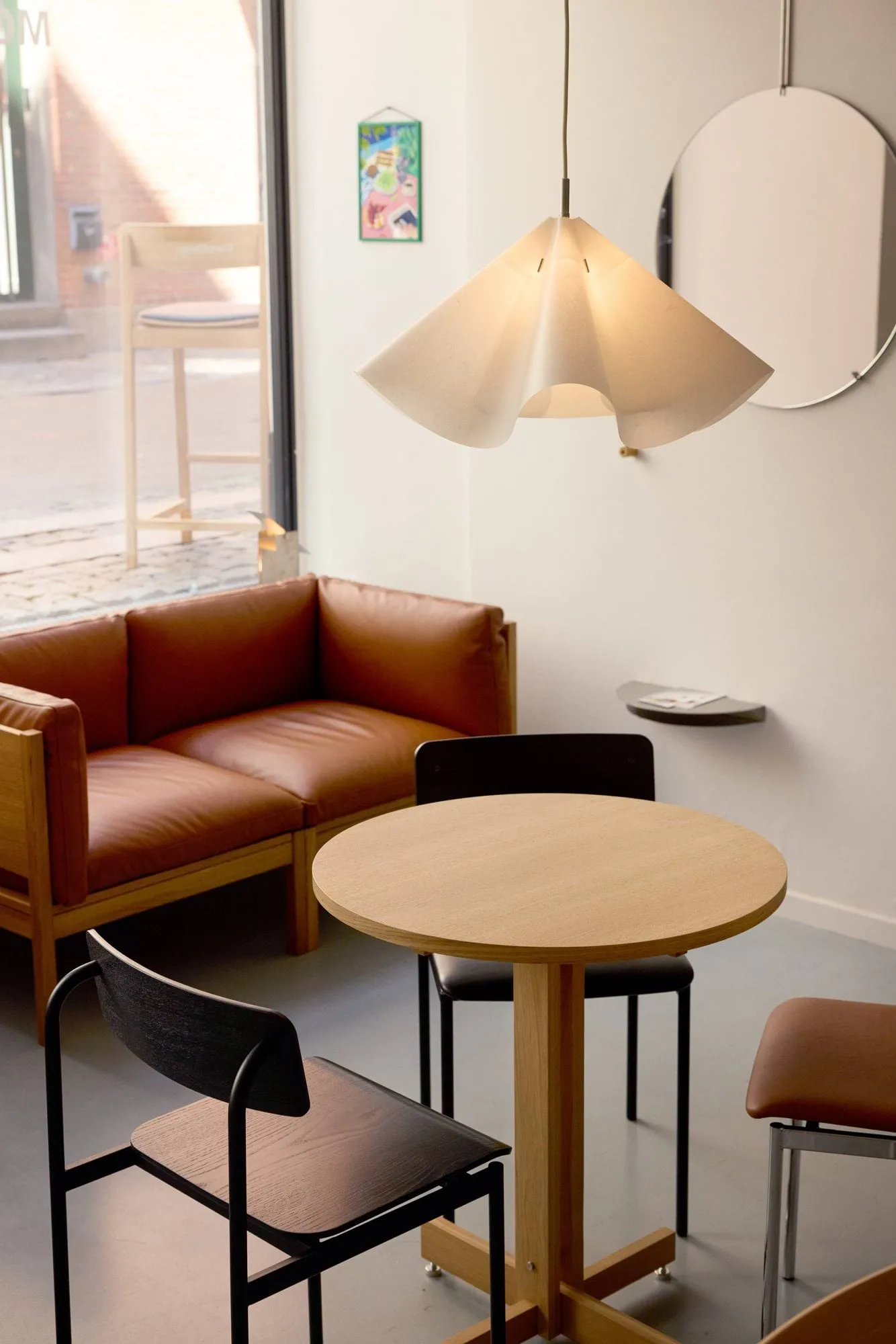 KUMU cafébord, Oljad ek, Ø65 cm MOEBE