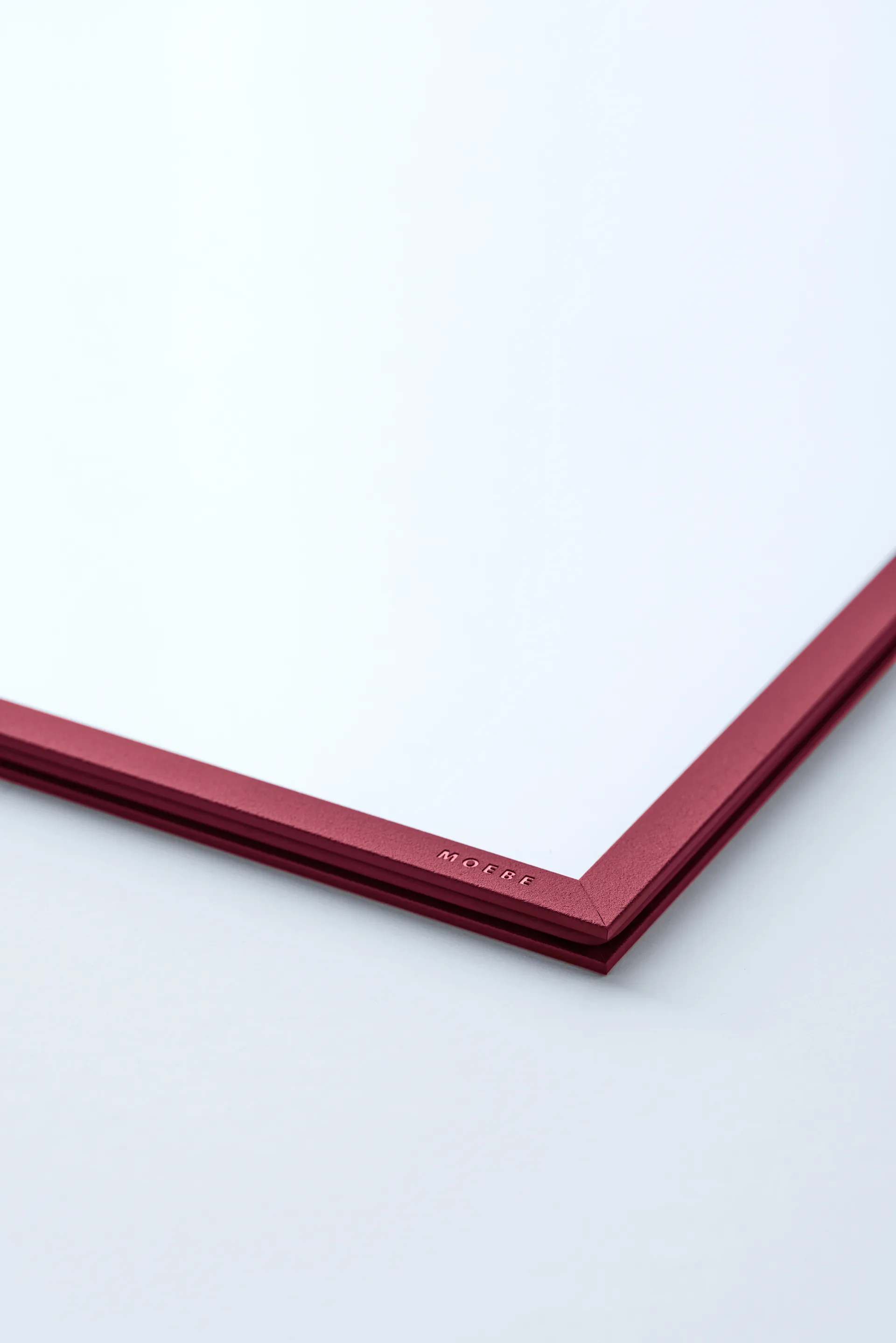 Moebe ram A4 22,6x31,3 cm, Transparent, Red MOEBE