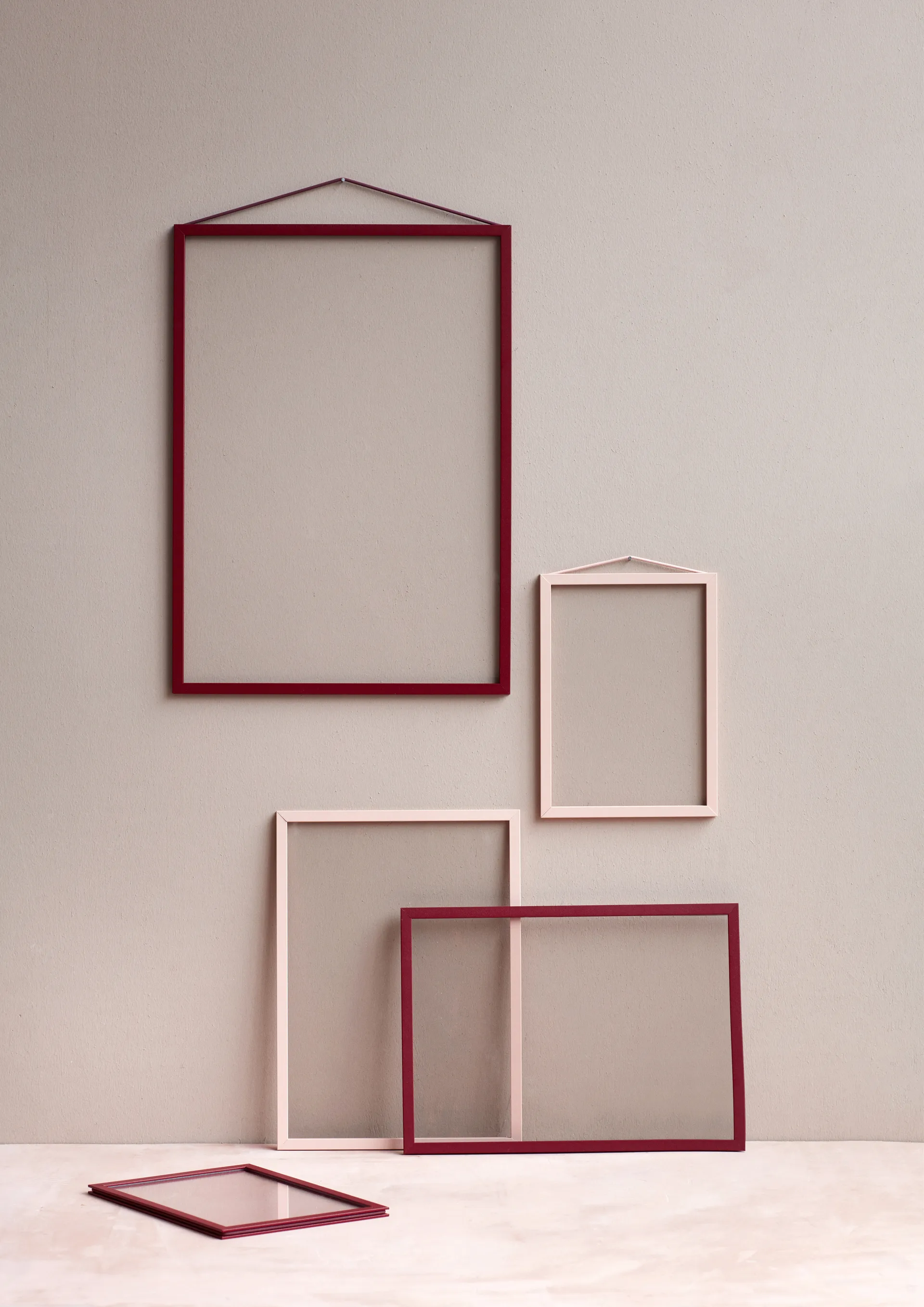 Moebe ram A4 22,6x31,3 cm, Transparent, Red MOEBE