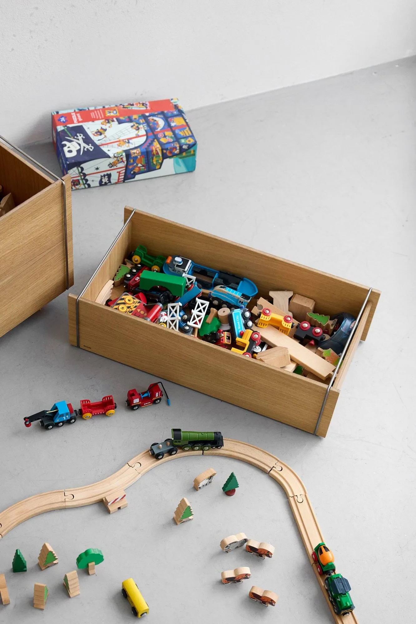 Moebe storage box, Oljad ek-rostfritt stål, low, 16,5x60x31 cm MOEBE