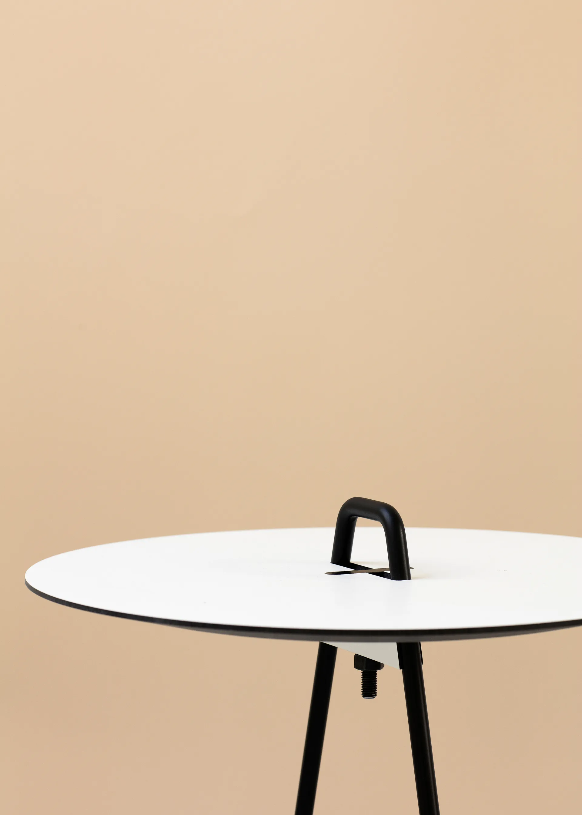 Portabelt sidobord Ø45 cm, Black, White MOEBE