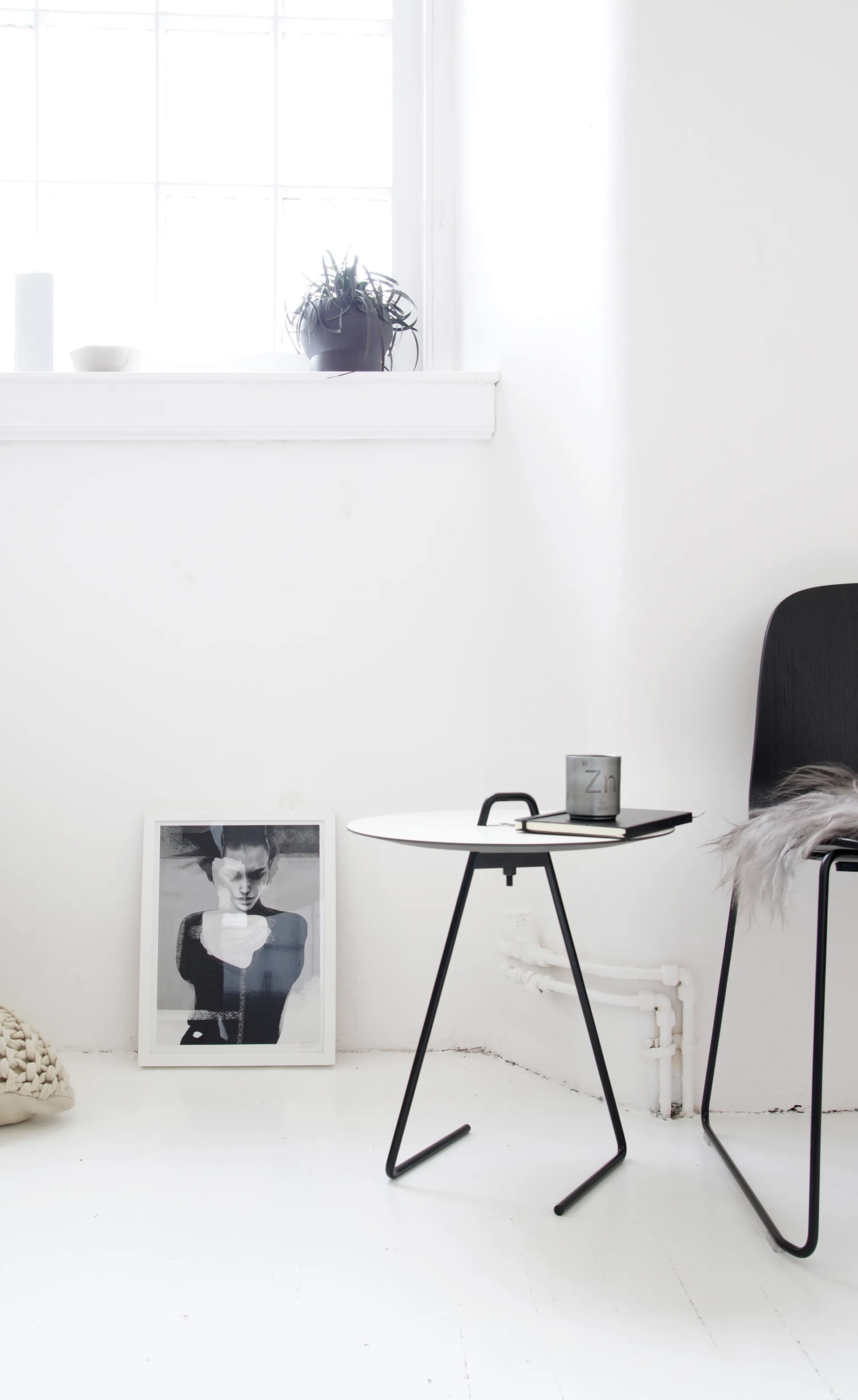 Portabelt sidobord Ø45 cm, Black, White MOEBE