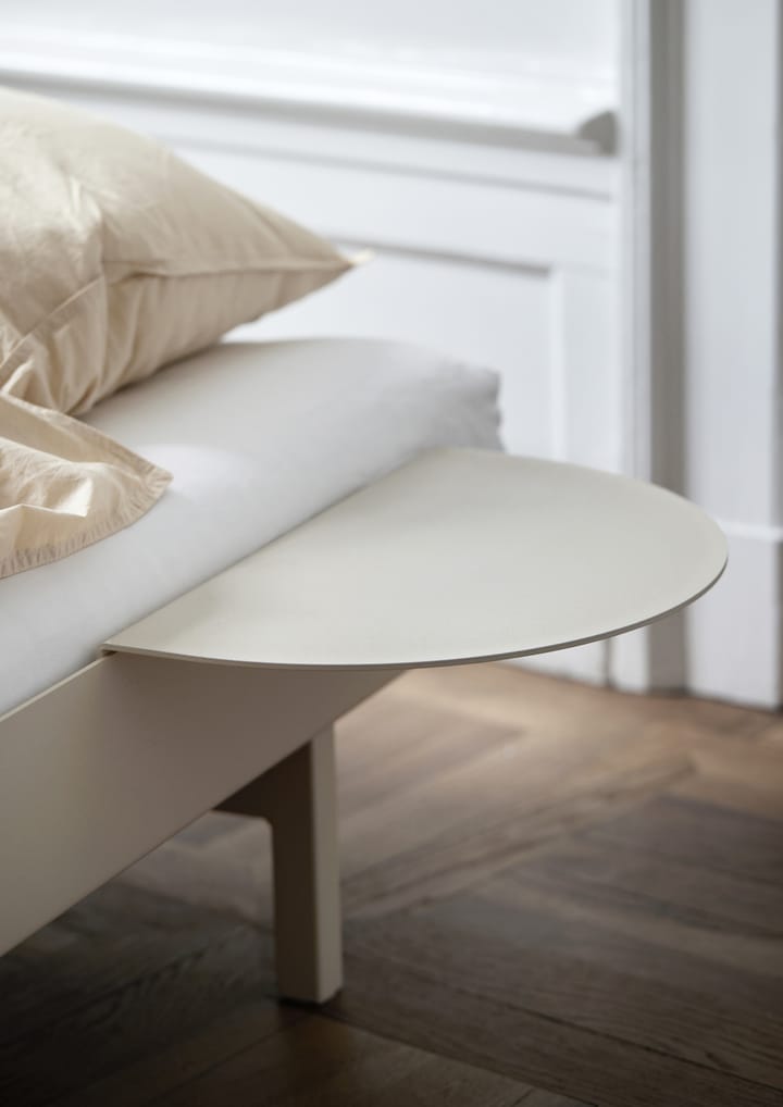 Säng med ribbotten 140 cm och sängbord, Sand MOEBE