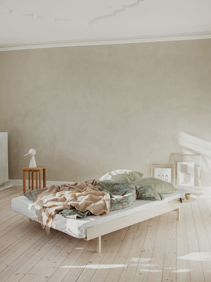 Säng med ribbotten 180 cm och sängbord - Sand - MOEBE