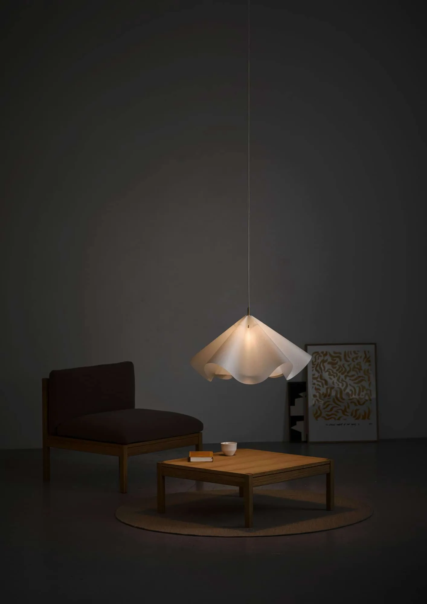 Sinuate pendel, White-brass, large Ø75x40 cm MOEBE